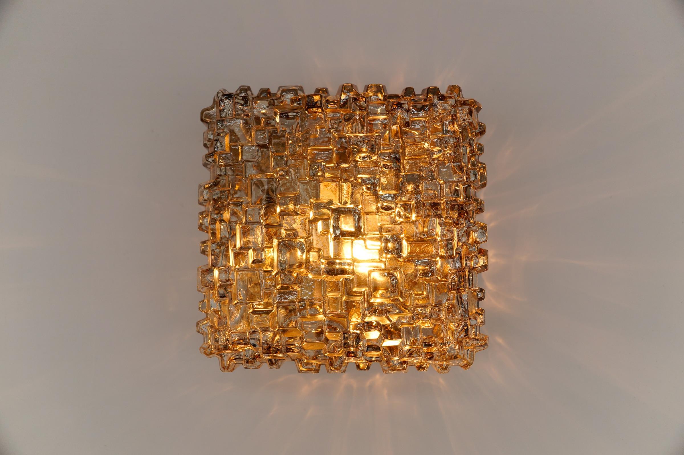 Mid-Century moderno Lampada da parete a bolla geometrica in vetro fumé di Hoffmann Leuchten 1960s in vendita