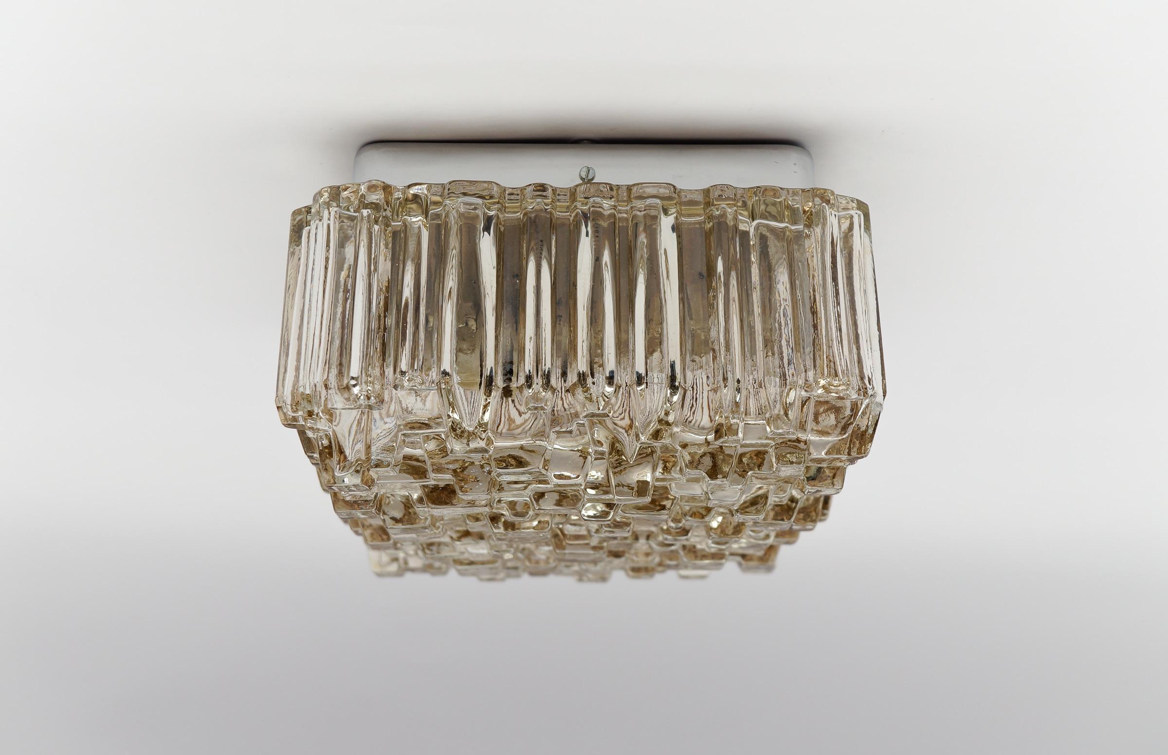 Tedesco Lampada da parete a bolla geometrica in vetro fumé di Hoffmann Leuchten 1960s in vendita