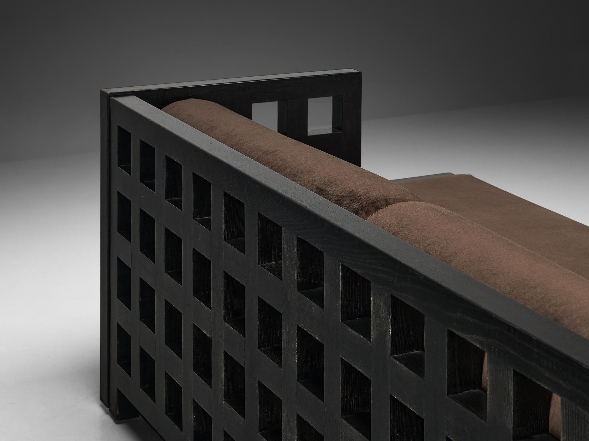 Geometrisches Sofa mit Gitter Framework aus schwarz lackierter Esche  im Angebot 3