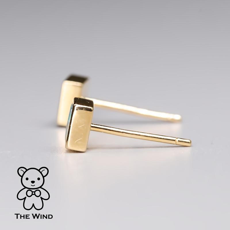Clous d'oreilles en or jaune 14 carats avec opale doublet australienne de forme carrée géométrique Neuf - En vente à Suwanee, GA
