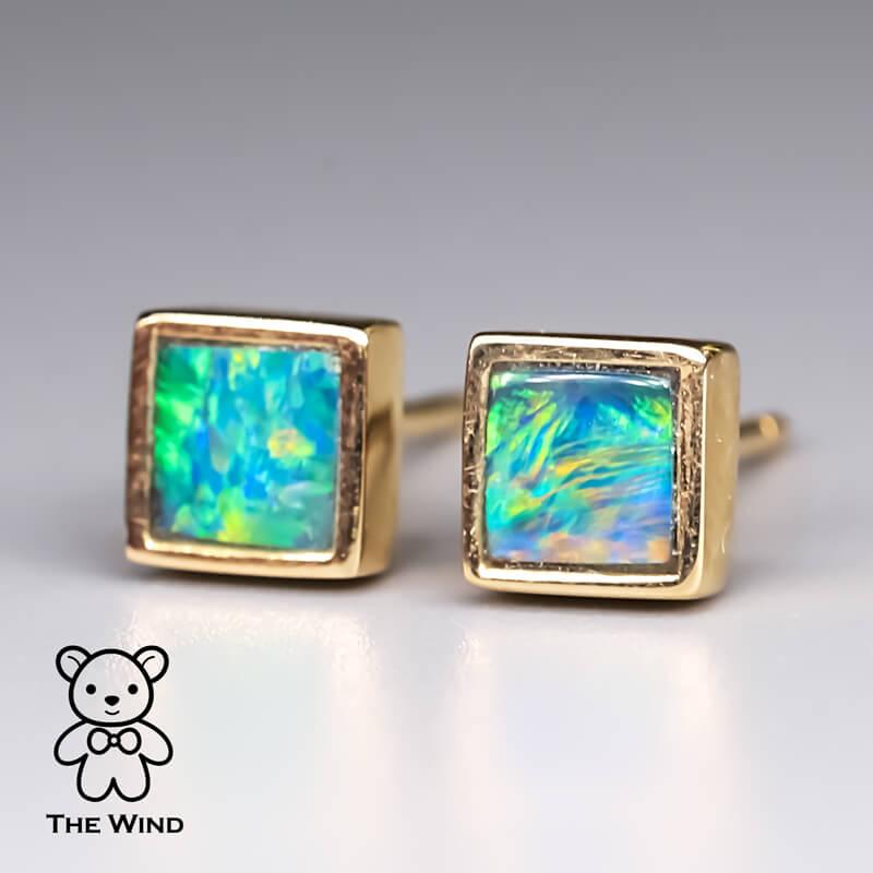 Clous d'oreilles en or jaune 14 carats avec opale doublet australienne de forme carrée géométrique en vente 1