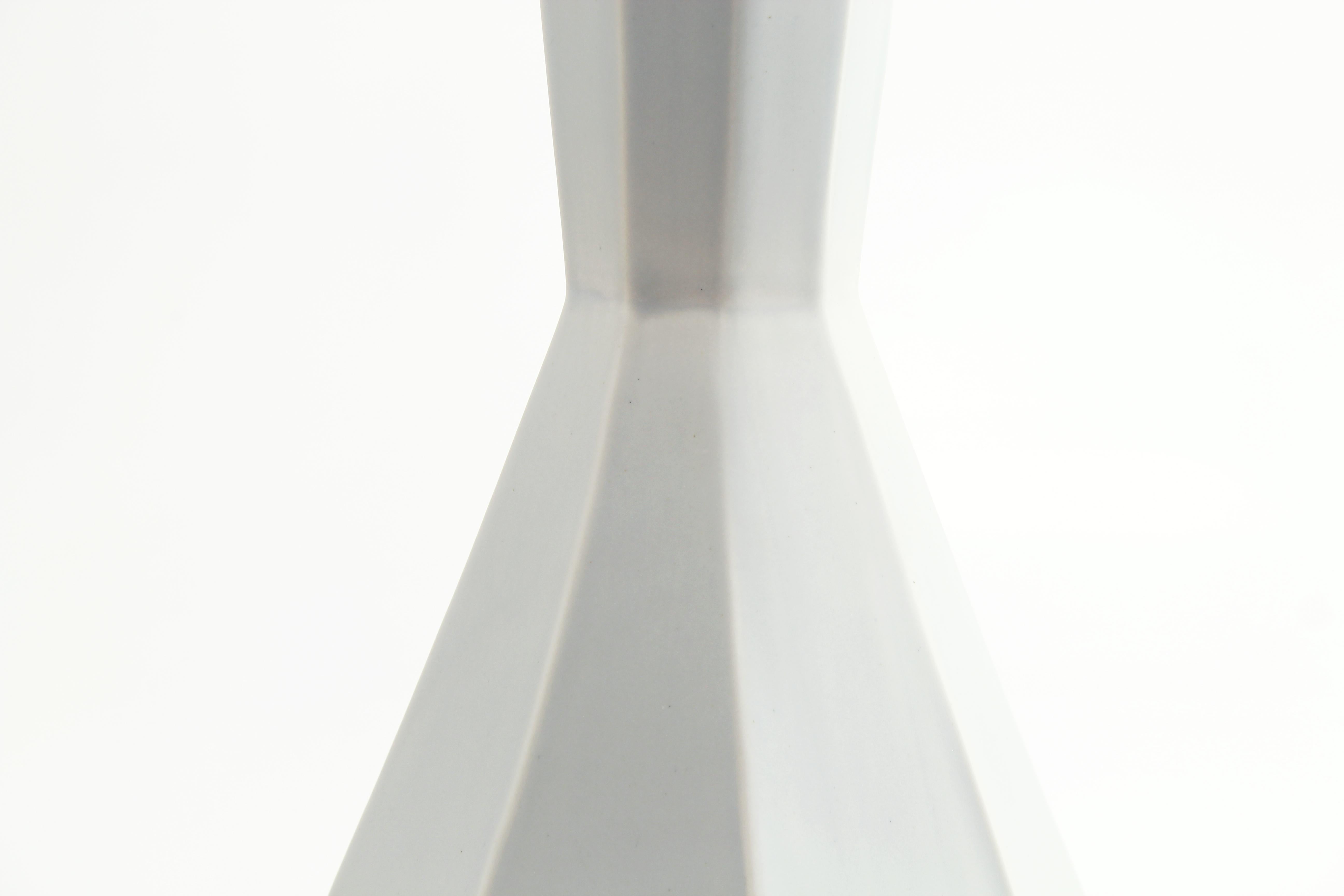 Geometric Statement Vase Smoke Grey Contemporary Porcelain Minimalist (Minimalistisch)