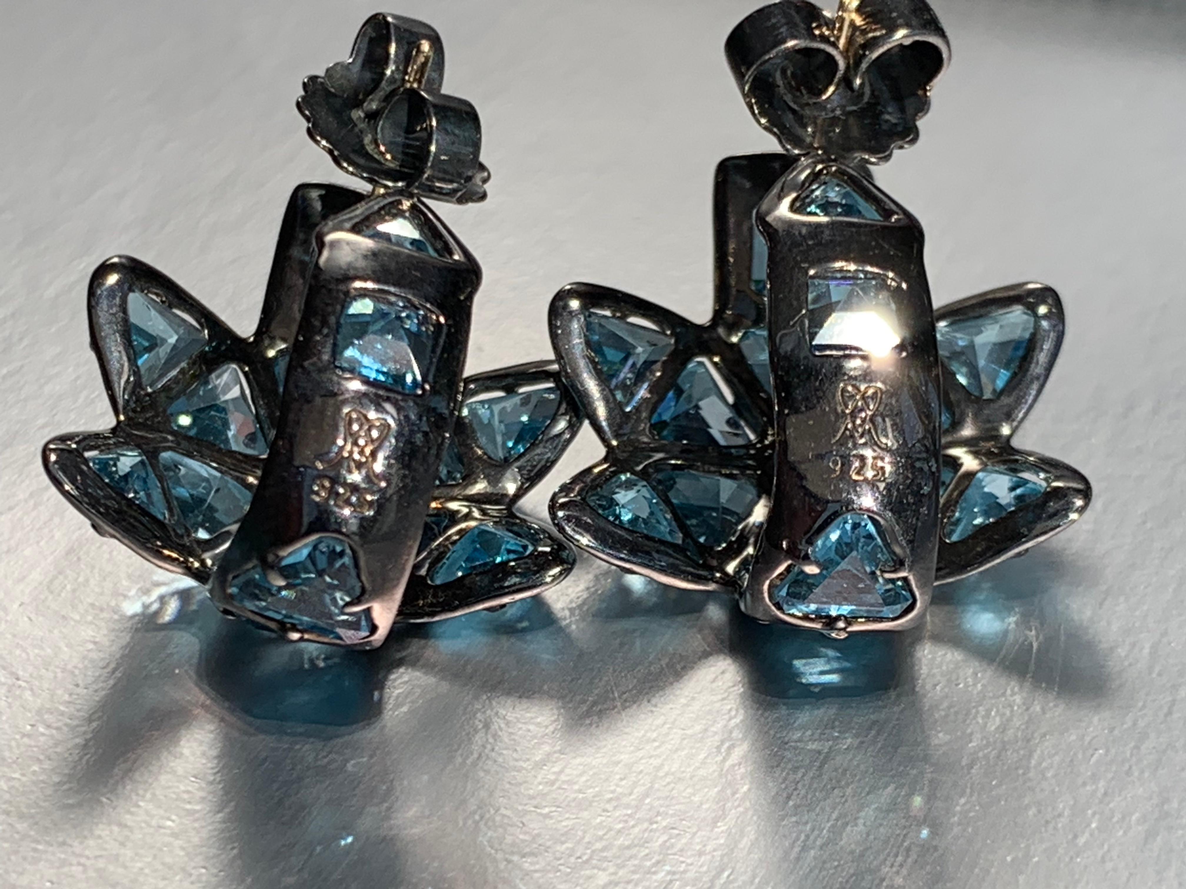 Geometric Sterling Silver Hoop Earrings with Blue Topaz In New Condition For Sale In Weehawken, NJ