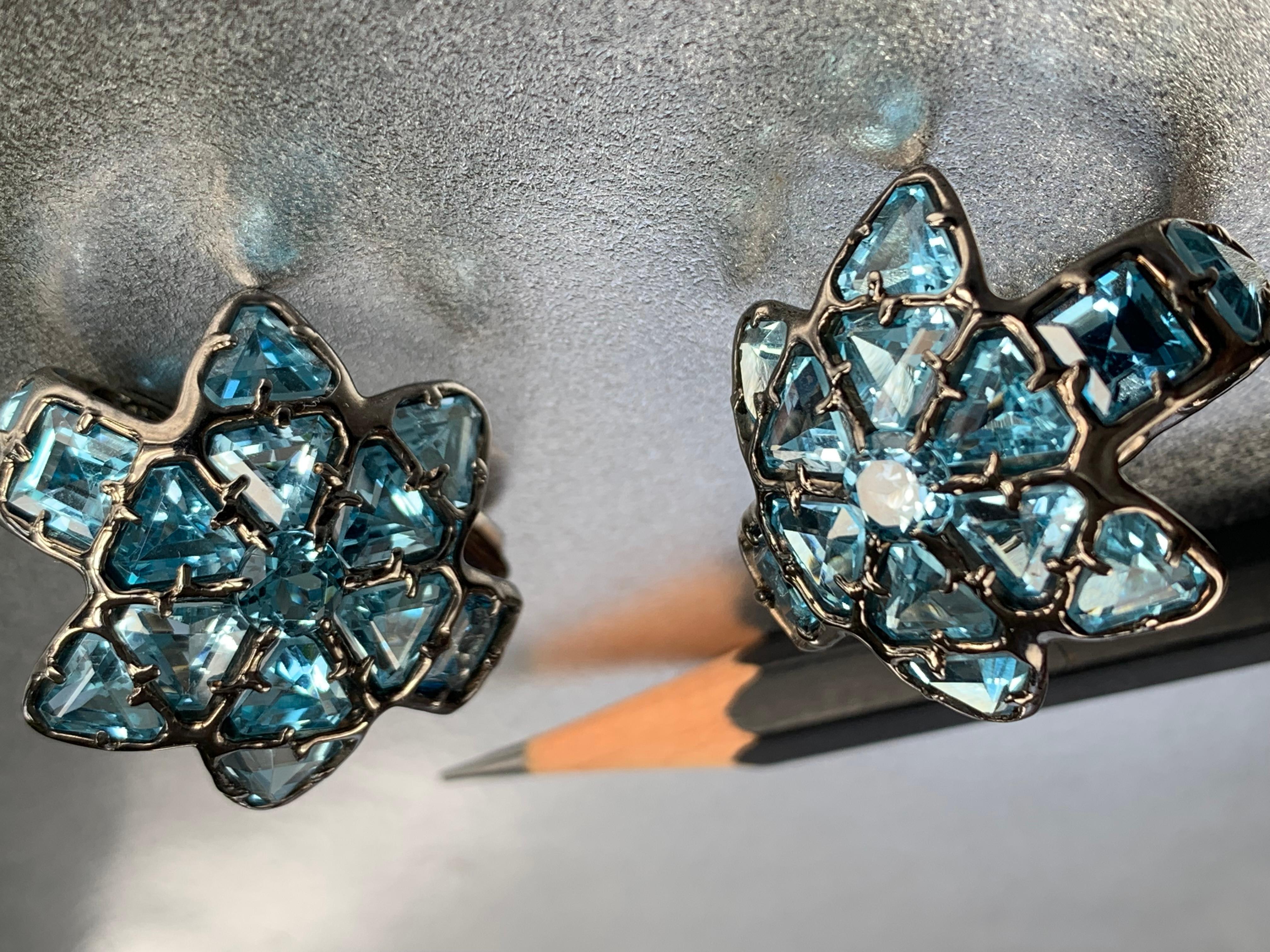 Geometric Sterling Silver Hoop Earrings with Blue Topaz For Sale 1