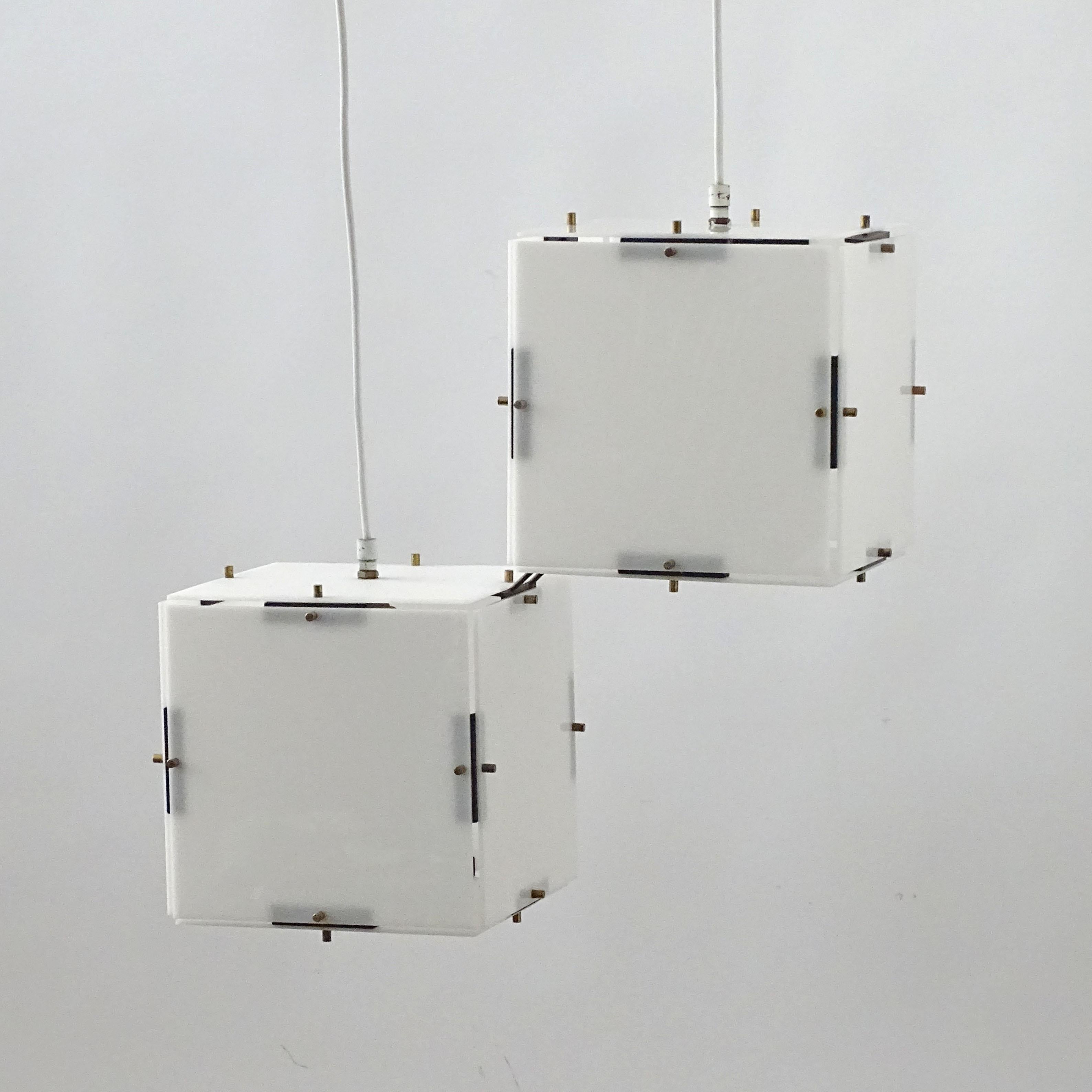 Mid-Century moderno Lampada da soffitto geometrica Stilux a due quadrati in plexiglass, Italia 1950s in vendita