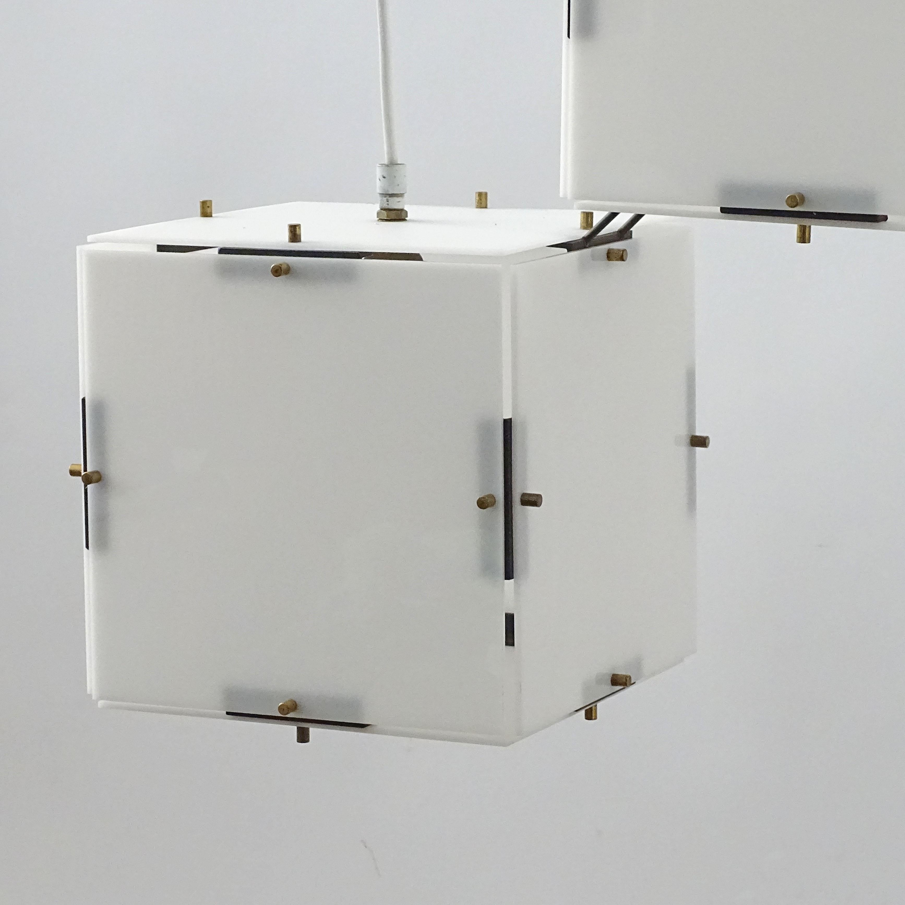 Italiano Lampada da soffitto geometrica Stilux a due quadrati in plexiglass, Italia 1950s in vendita