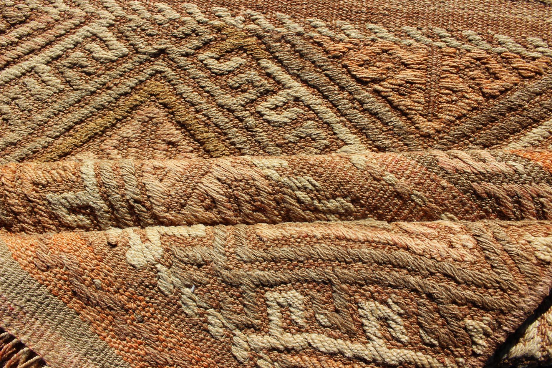 Geometrischer Streifen Vintage Turkish Kilim Flachgewebe Läufer in Erdtönen 3' x 9'1 (Türkisch) im Angebot