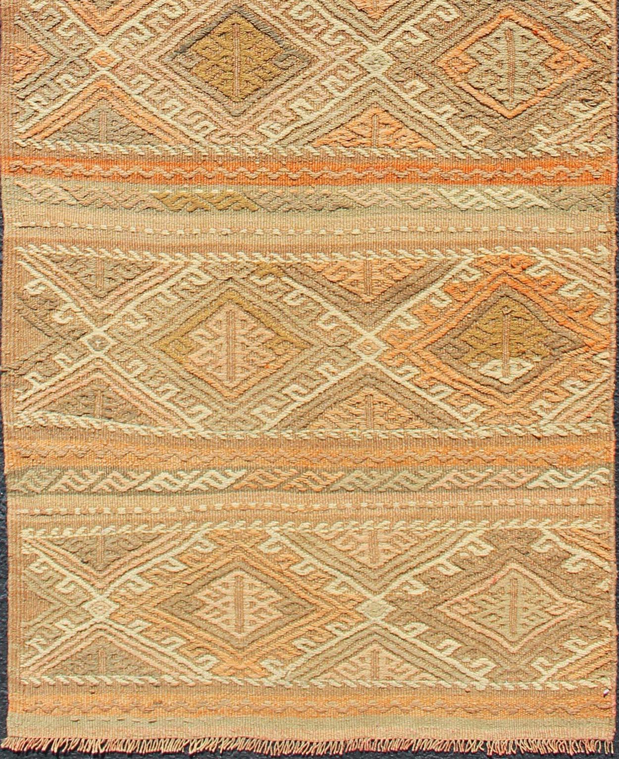 Geometrischer Streifen Vintage Turkish Kilim Flachgewebe Läufer in Erdtönen 3' x 9'1 (20. Jahrhundert) im Angebot