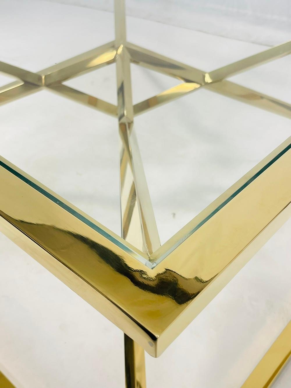 Table basse de style géométrique en laiton et verre en vente 3