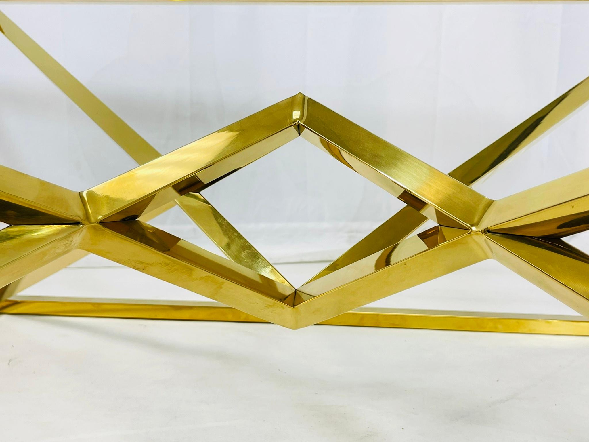 Table basse de style géométrique en laiton et verre en vente 5