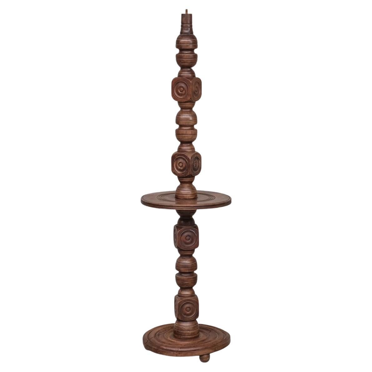 Geometrische französische Mid-Century-Stehleuchte aus Eiche im Stil im Angebot