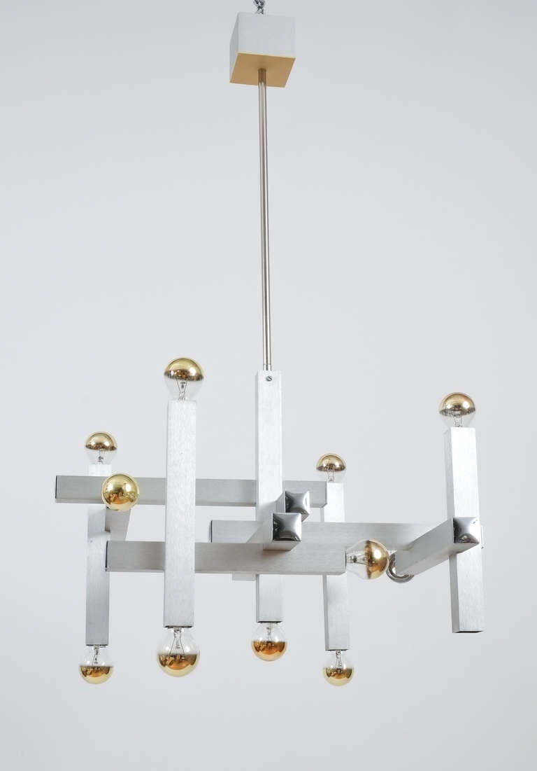 Cool architectural chandelier by Gaetano Sciolari in the shape of a vintage contemporary superstructure. The fixture has been professionally cleaned. It holds 12 bulbs with 40W each (480W).