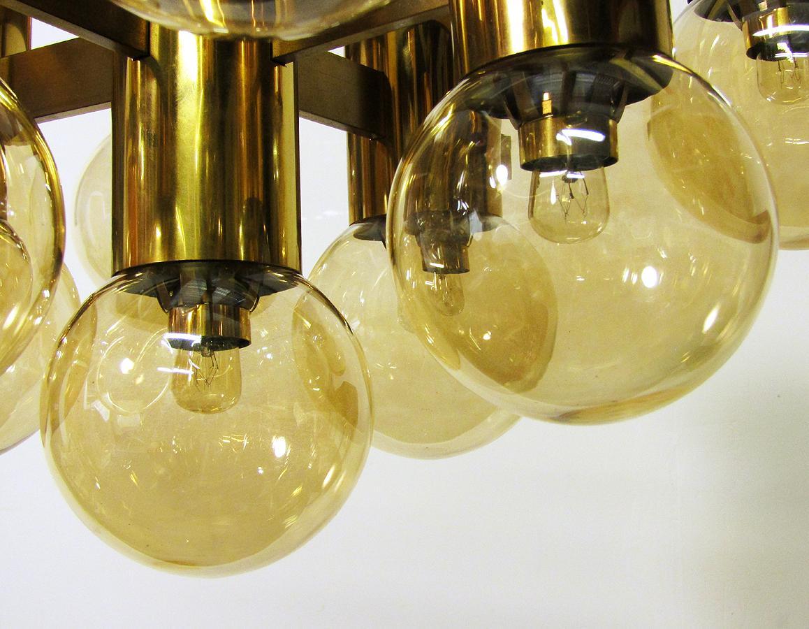 Geometric Swedish 1970s Chandelier in Brass and Glass by Hans-Agne Jakobsson For Sale 2