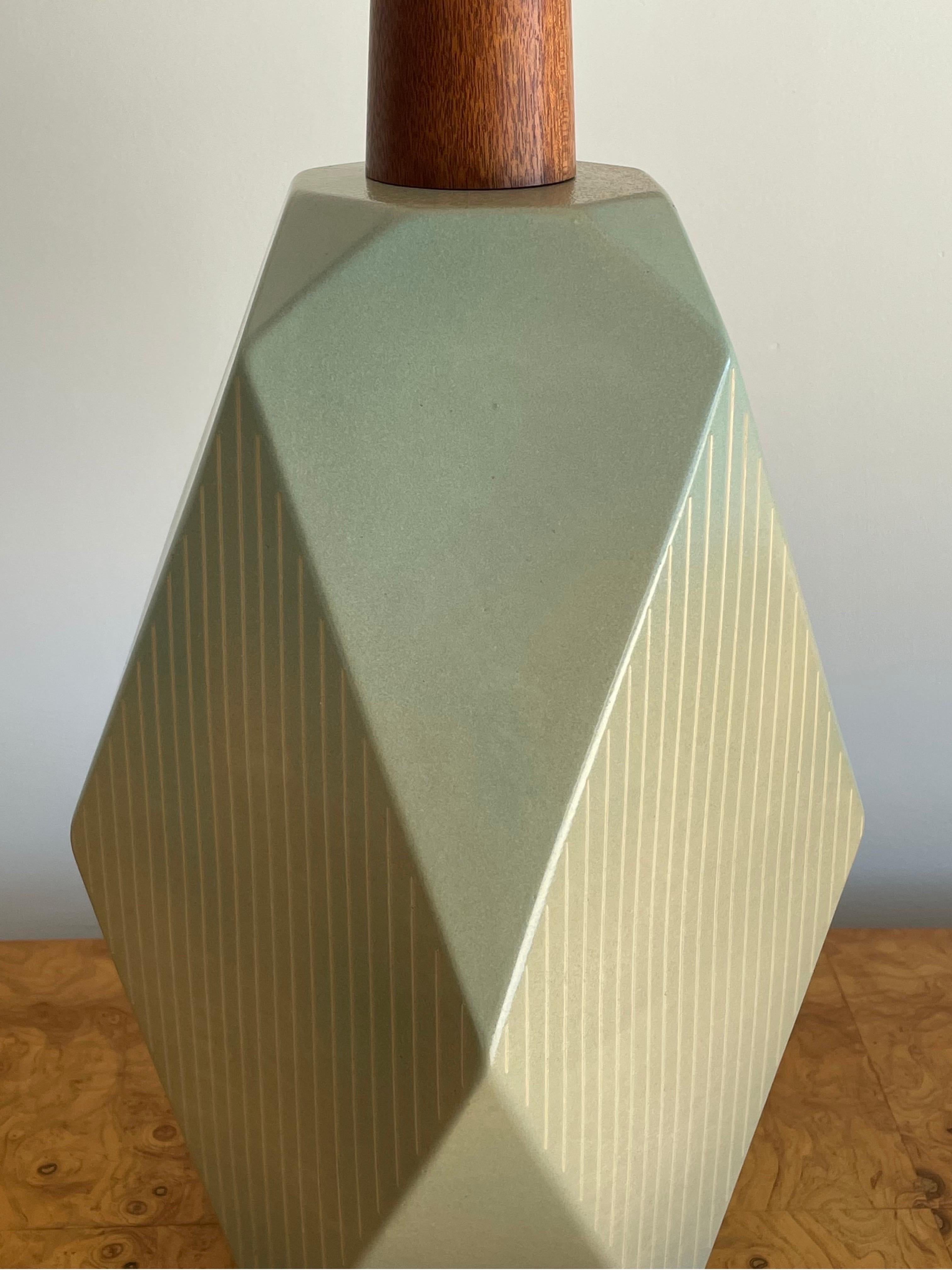 Mid-Century Modern Lampe de table géométrique de Jane et Gordon Martz en vente