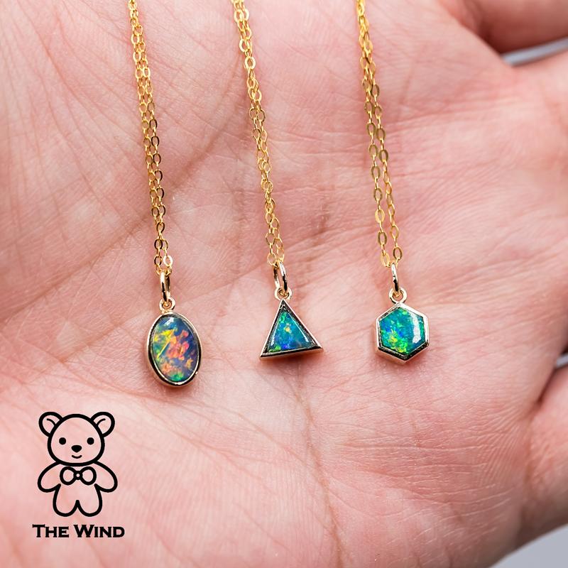 Pendentif doublet opale australienne en forme de triangle géométrique en or jaune 14 carats en vente 3