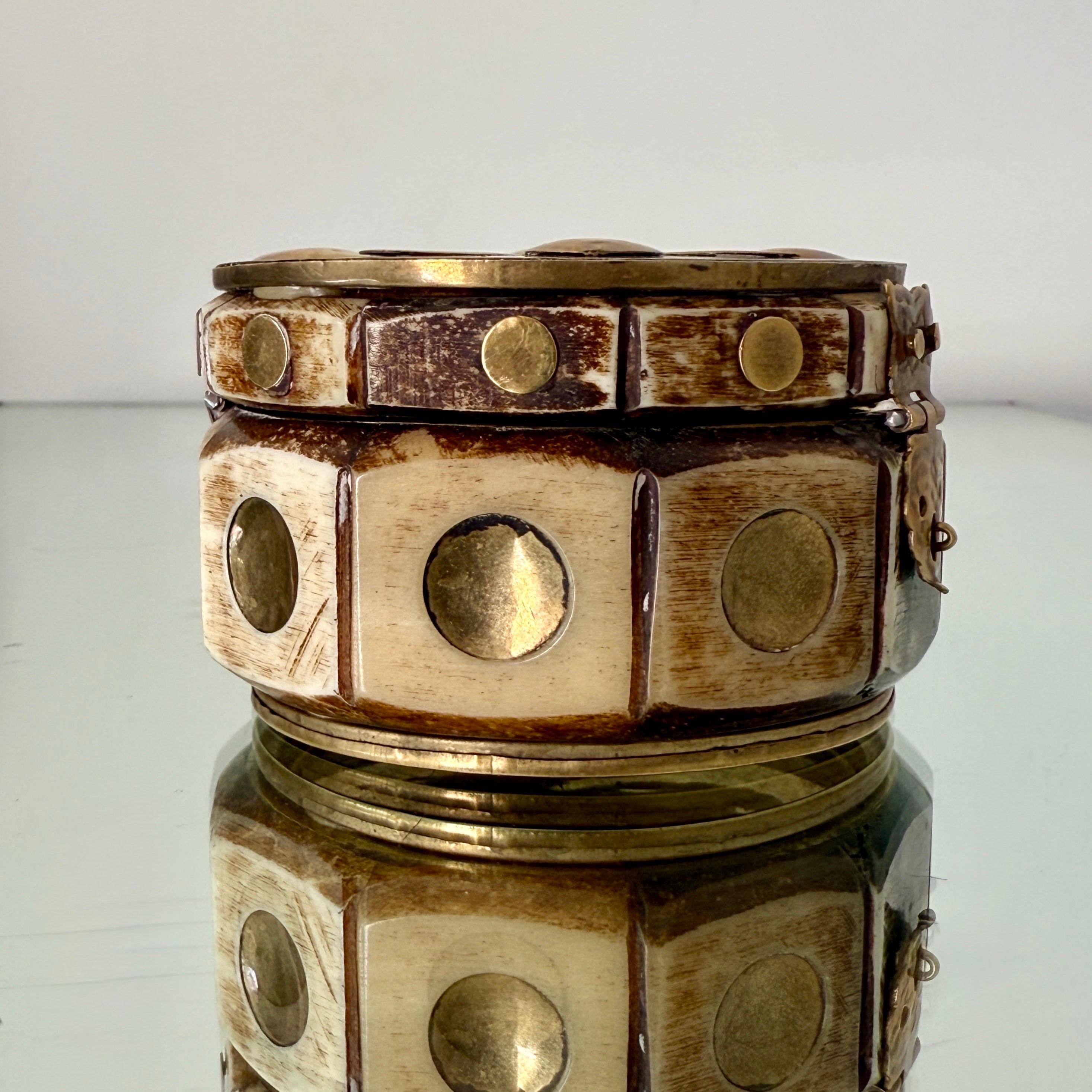 Geometric Trinket Box in Brass with Bone Inlay, Handcrafted in Morocco, 1970's For Sale 3