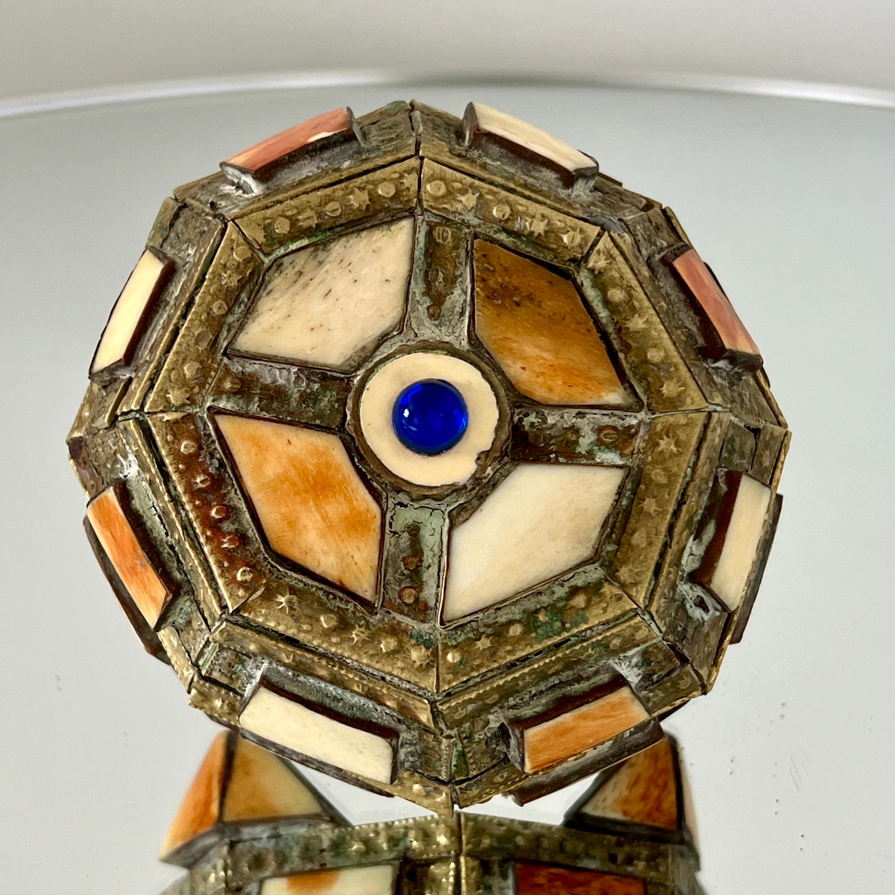Geometric Trinket Box in Brass with Bone Inlay, Handcrafted in Morocco, 1970's In Good Condition For Sale In Fort Lauderdale, FL