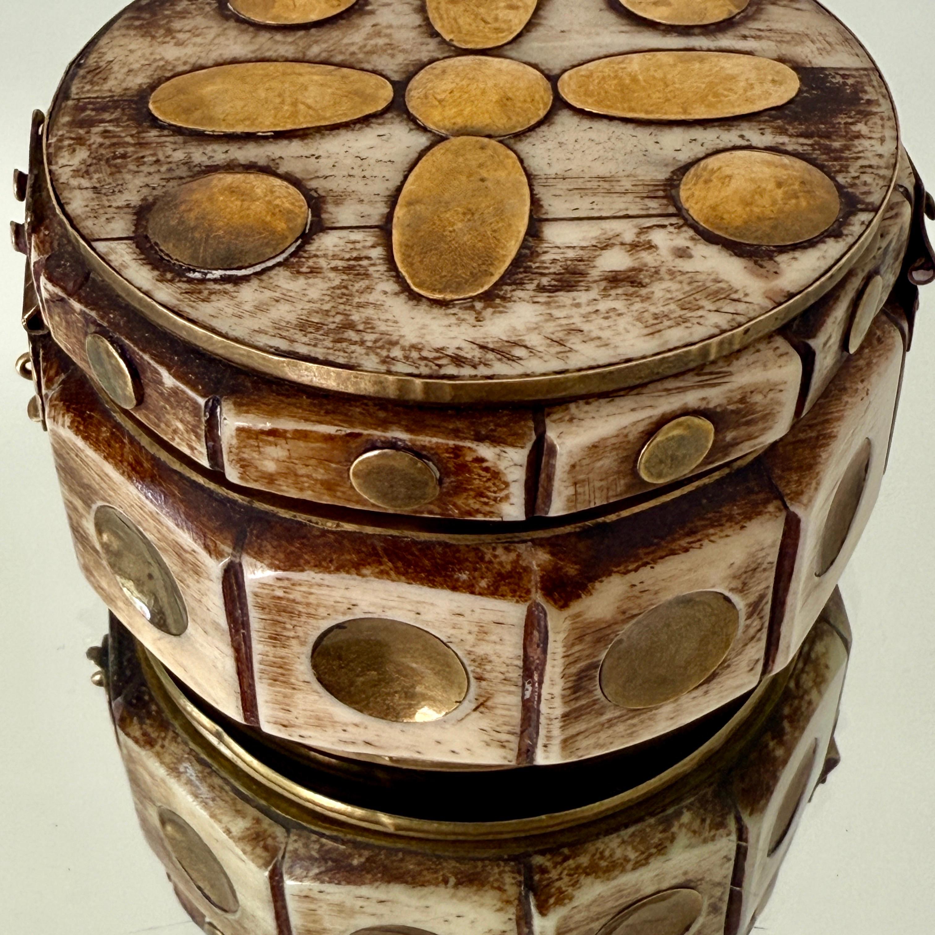 Geometric Trinket Box in Brass with Bone Inlay, Handcrafted in Morocco, 1970's In Good Condition For Sale In Fort Lauderdale, FL