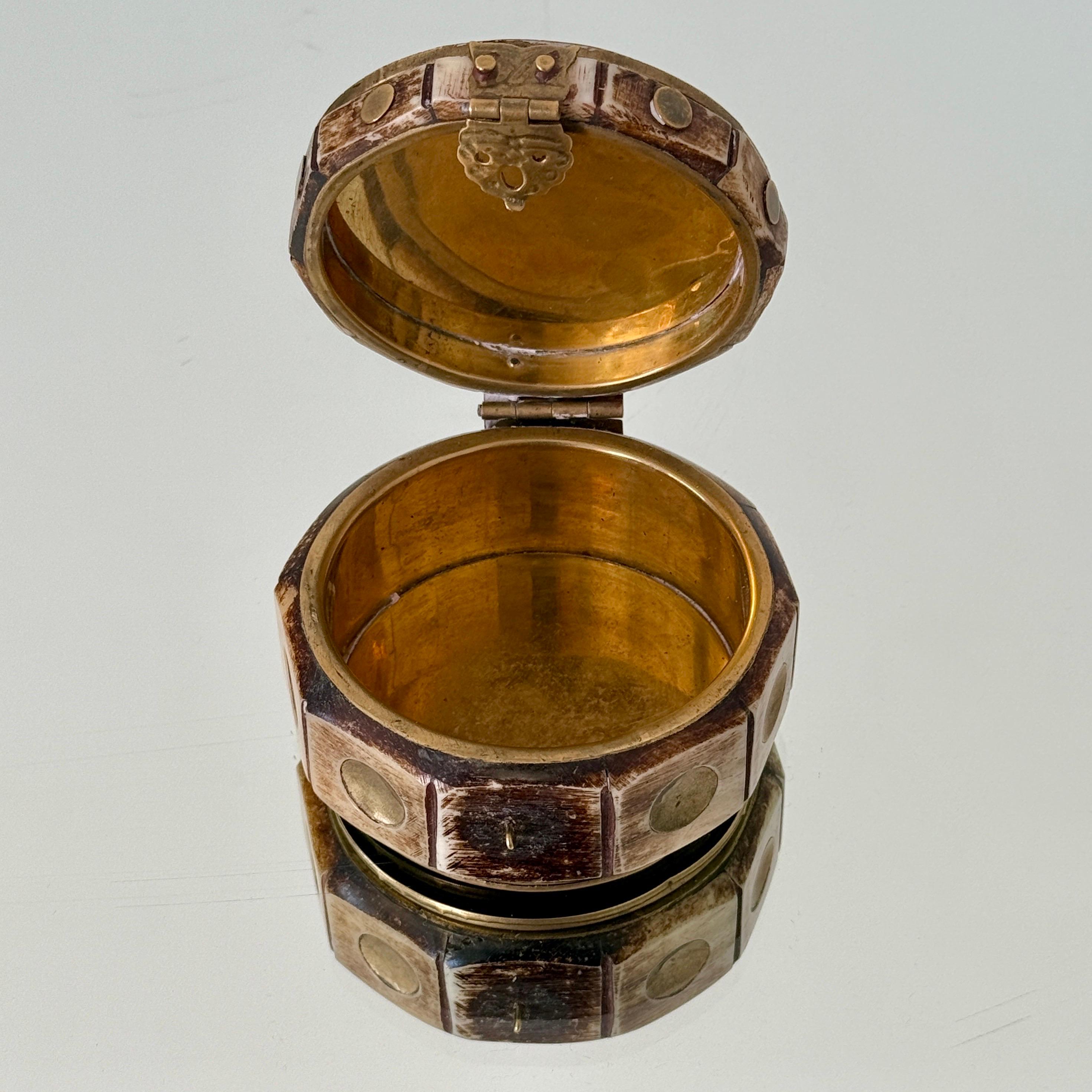 Geometric Trinket Box in Brass with Bone Inlay, Handcrafted in Morocco, 1970's For Sale 1