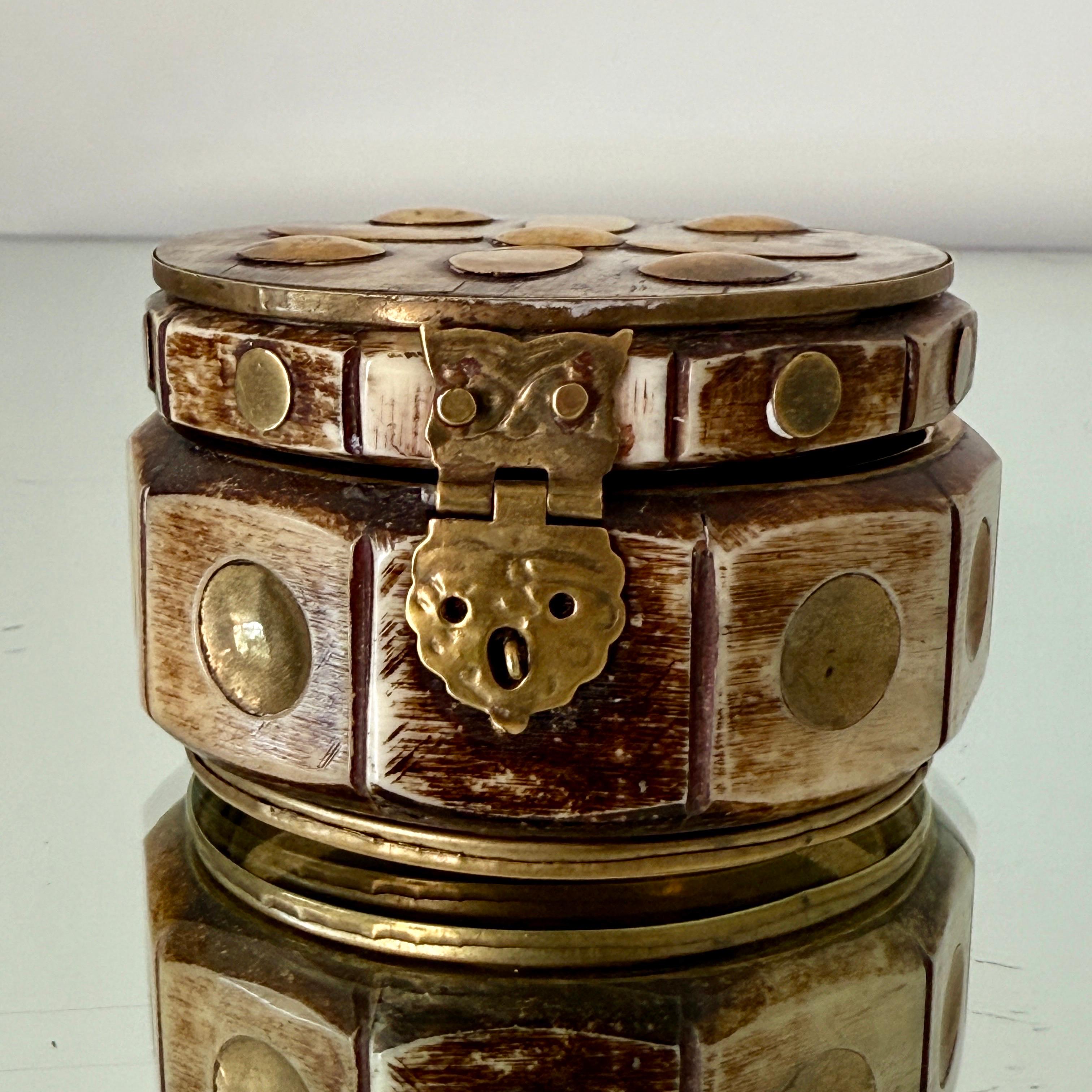 Geometric Trinket Box in Brass with Bone Inlay, Handcrafted in Morocco, 1970's For Sale 2