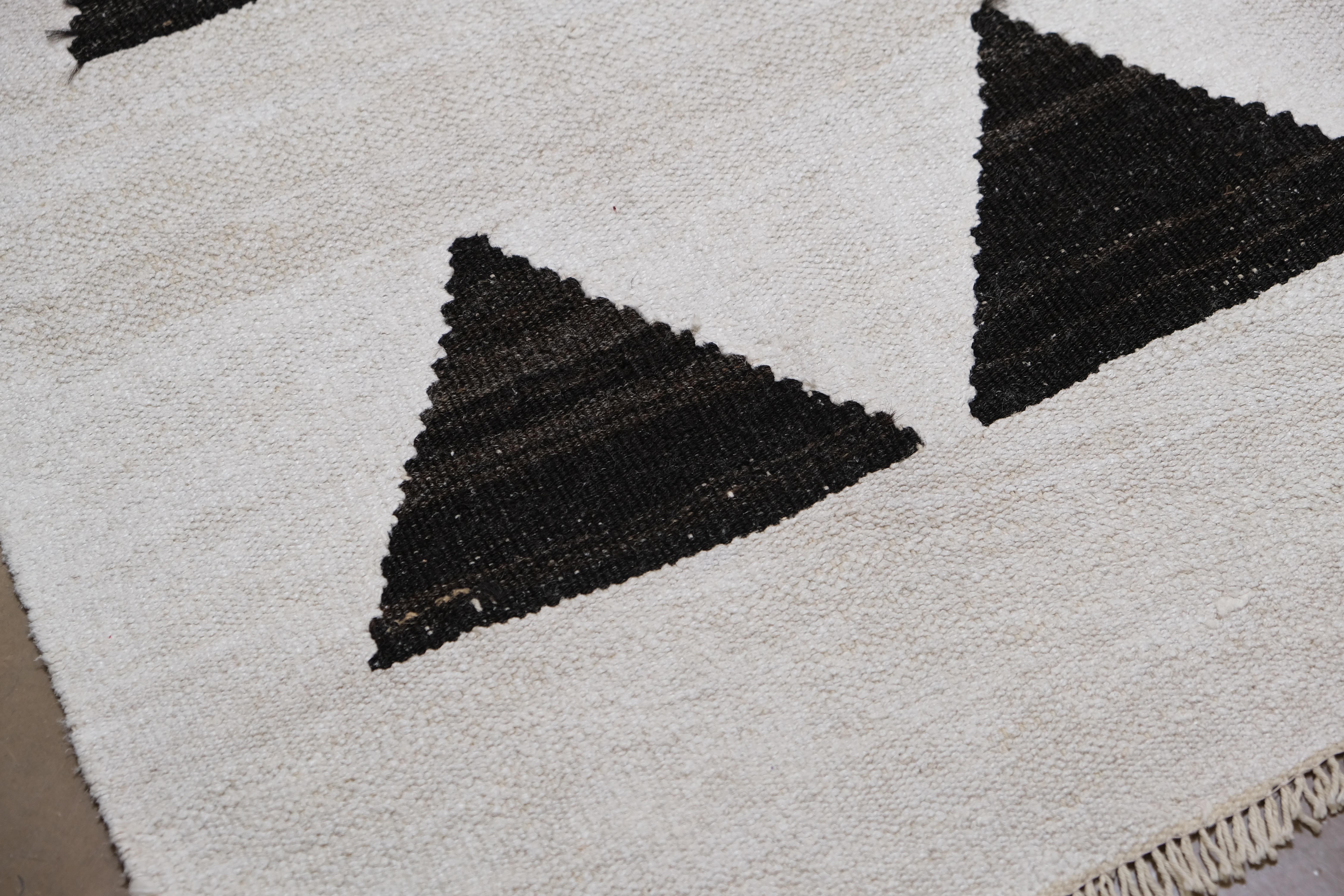 This handwoven Turkish Hemp Kilim rug showcases a masterful blend of traditional craftsmanship and bold, contemporary design. Measuring 8'5