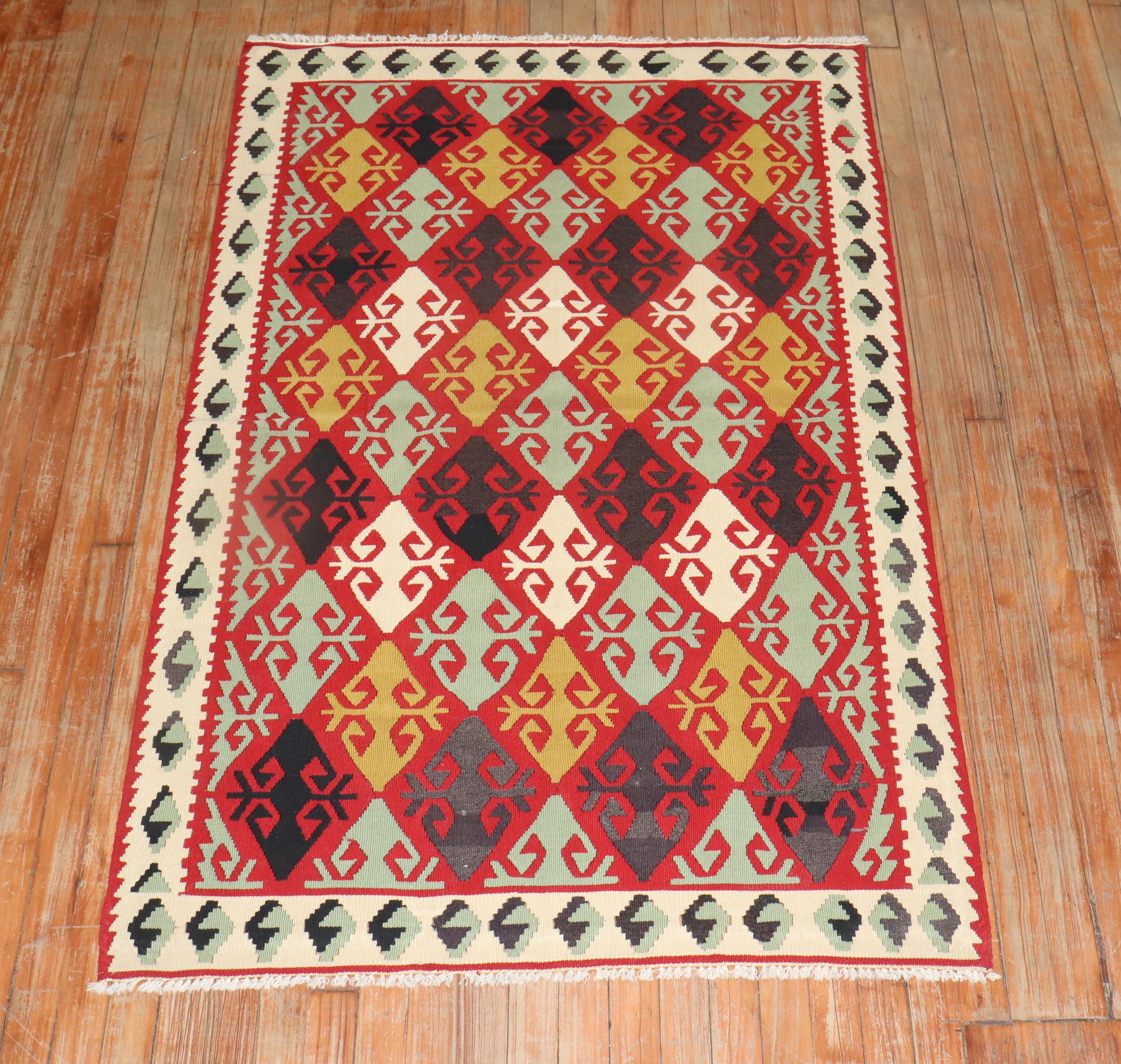 Mid 20th century Turkish Kilim with a colorful Geometric Pattern in great condition

Measures: 3'6'' x 5'6''.