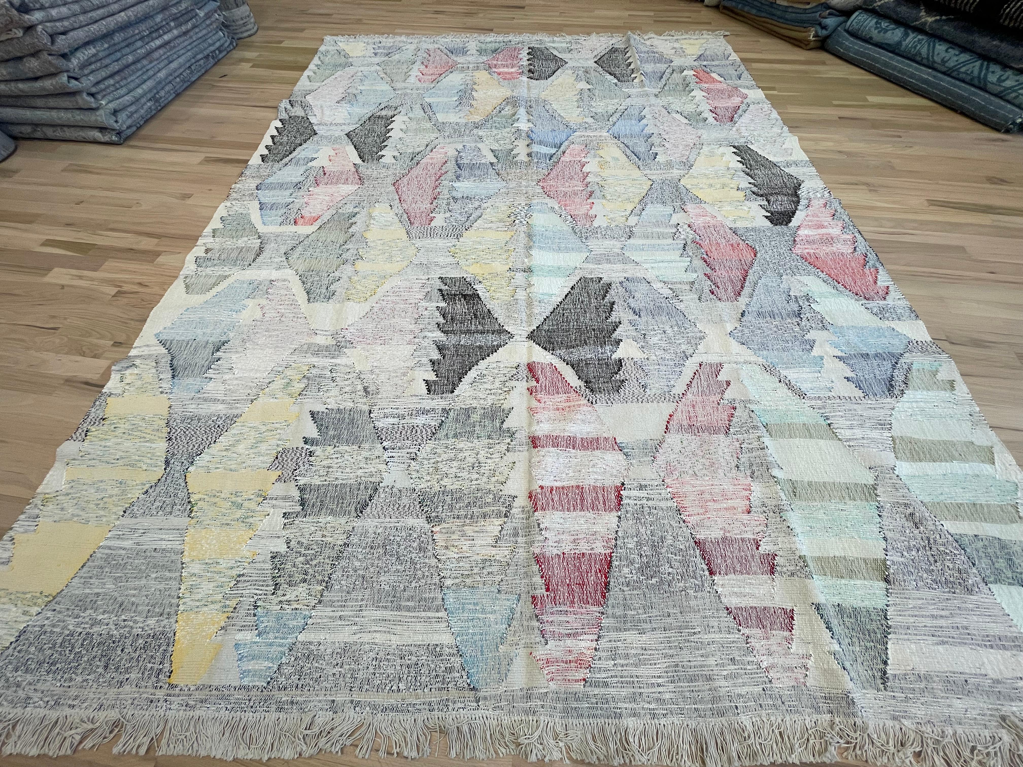 Geometrischer türkischer Kelim (Wolle) im Angebot