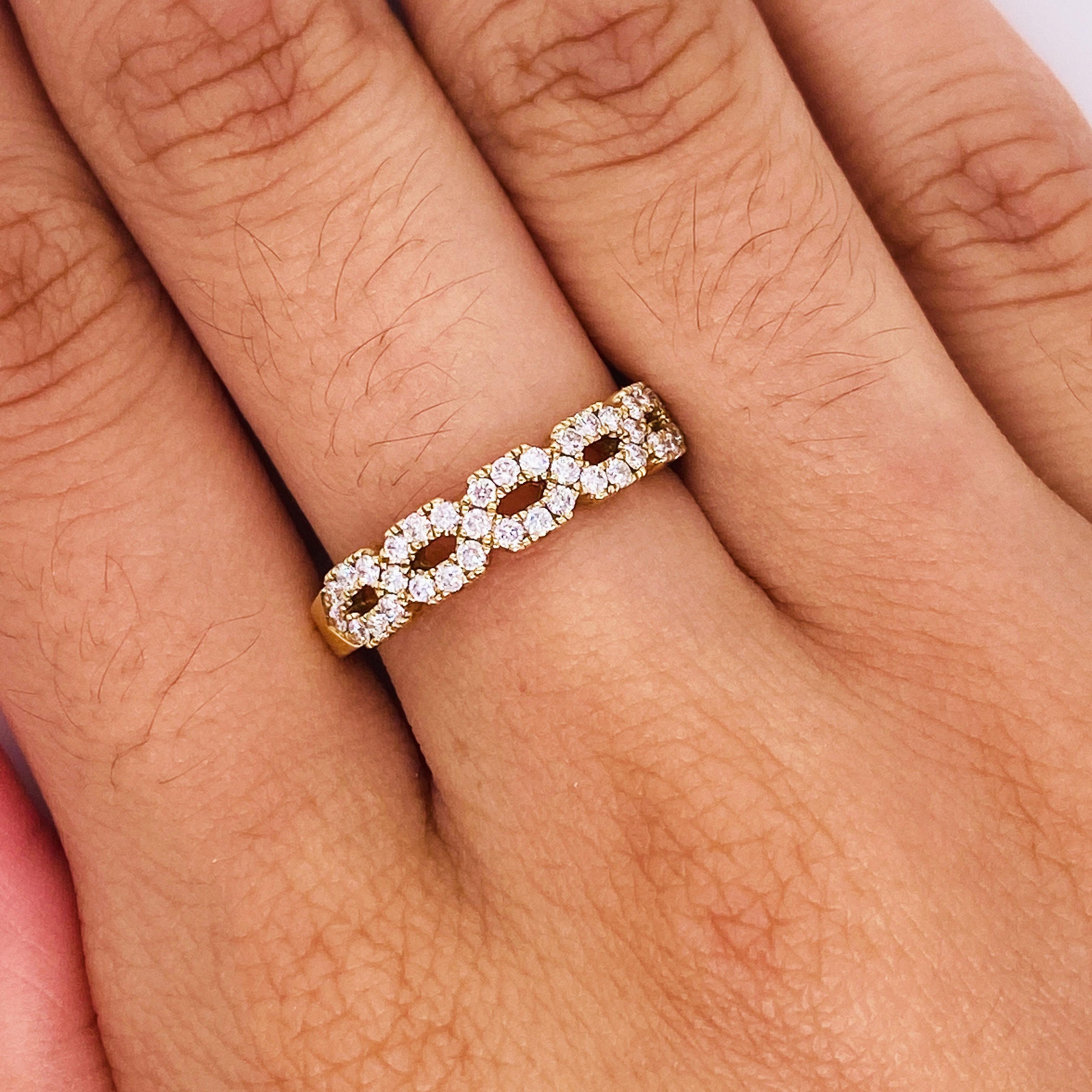 For Sale:  Geometric Twist Diamond Pave Band 0.20 Carats in 14K Yellow Gold  2