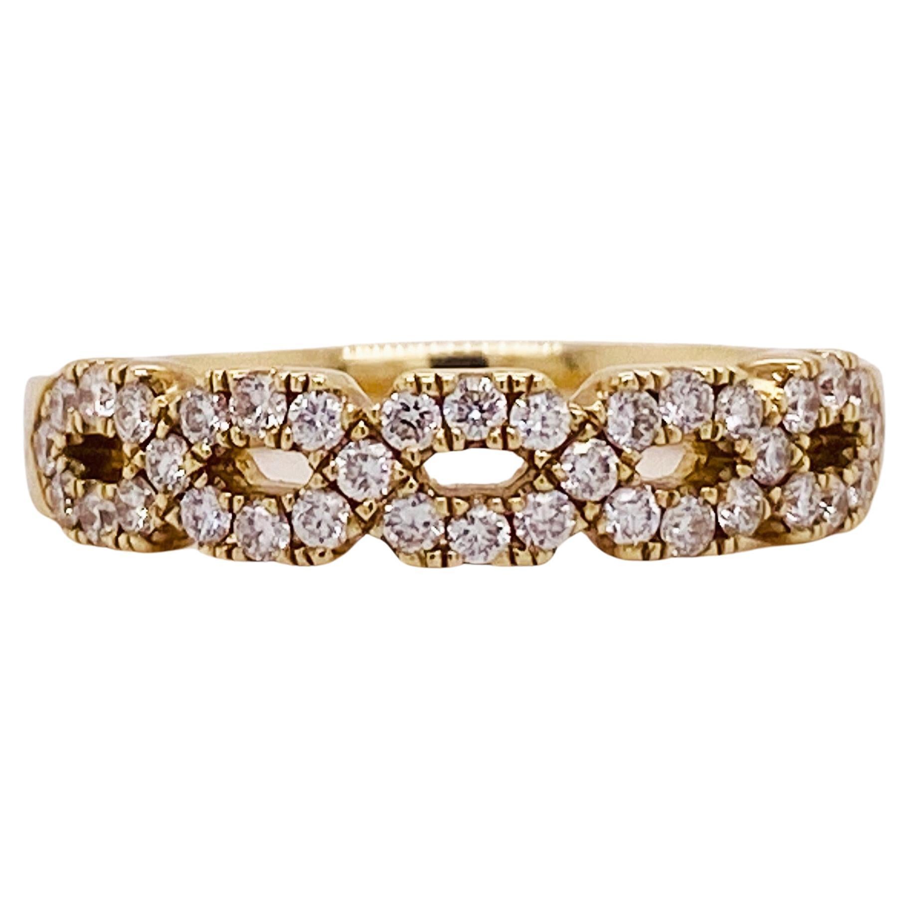 For Sale:  Geometric Twist Diamond Pave Band 0.20 Carats in 14K Yellow Gold