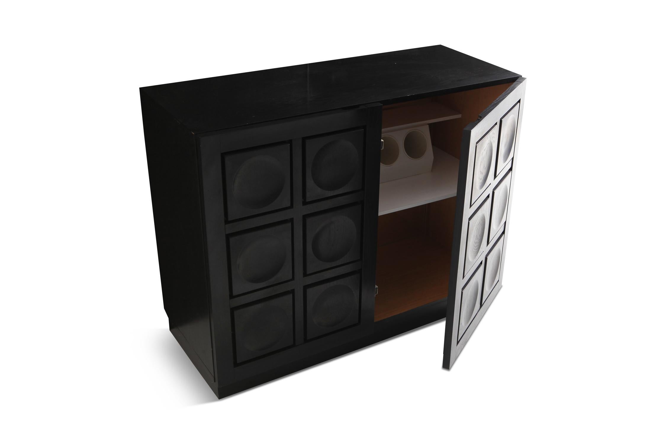 Geometric Two-Door Cabinet in Ebonized Oak (20. Jahrhundert)