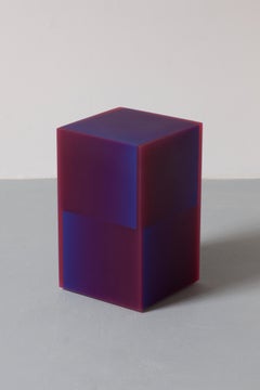 Sgabello da tavolo geometrico a due vie in resina epossidica Sgabello da tavolo viola scuro by Facture