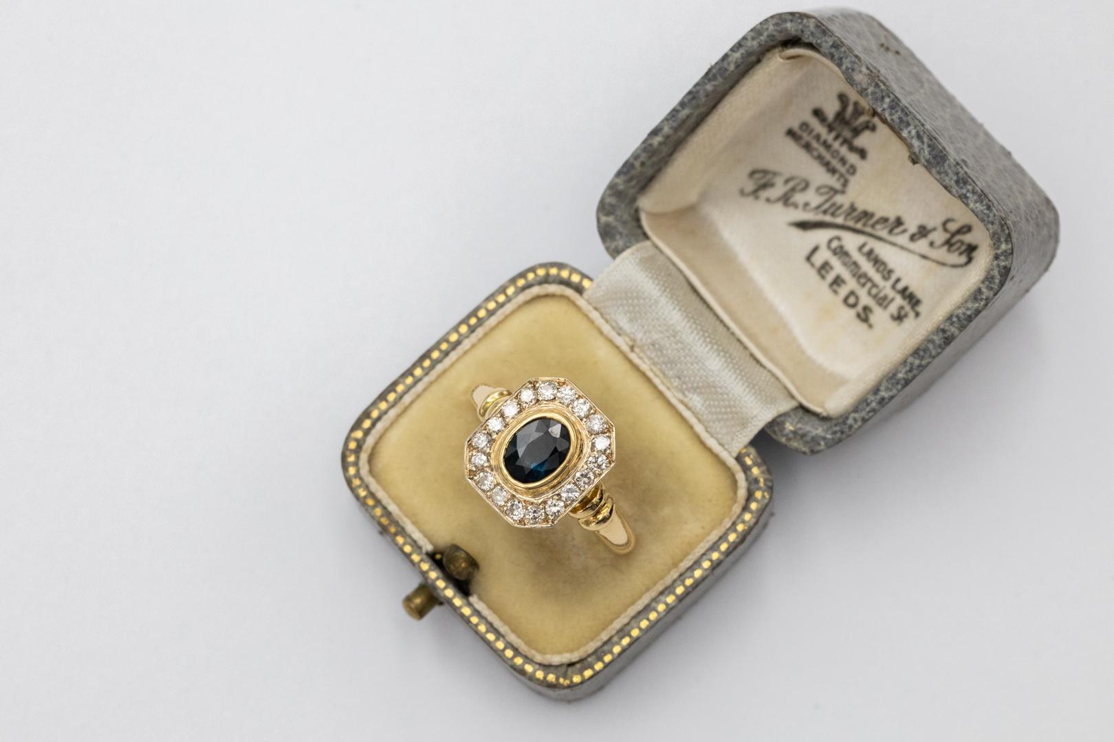 Bague géométrique en or 18k vinatge avec saphir et diamants. en vente 3