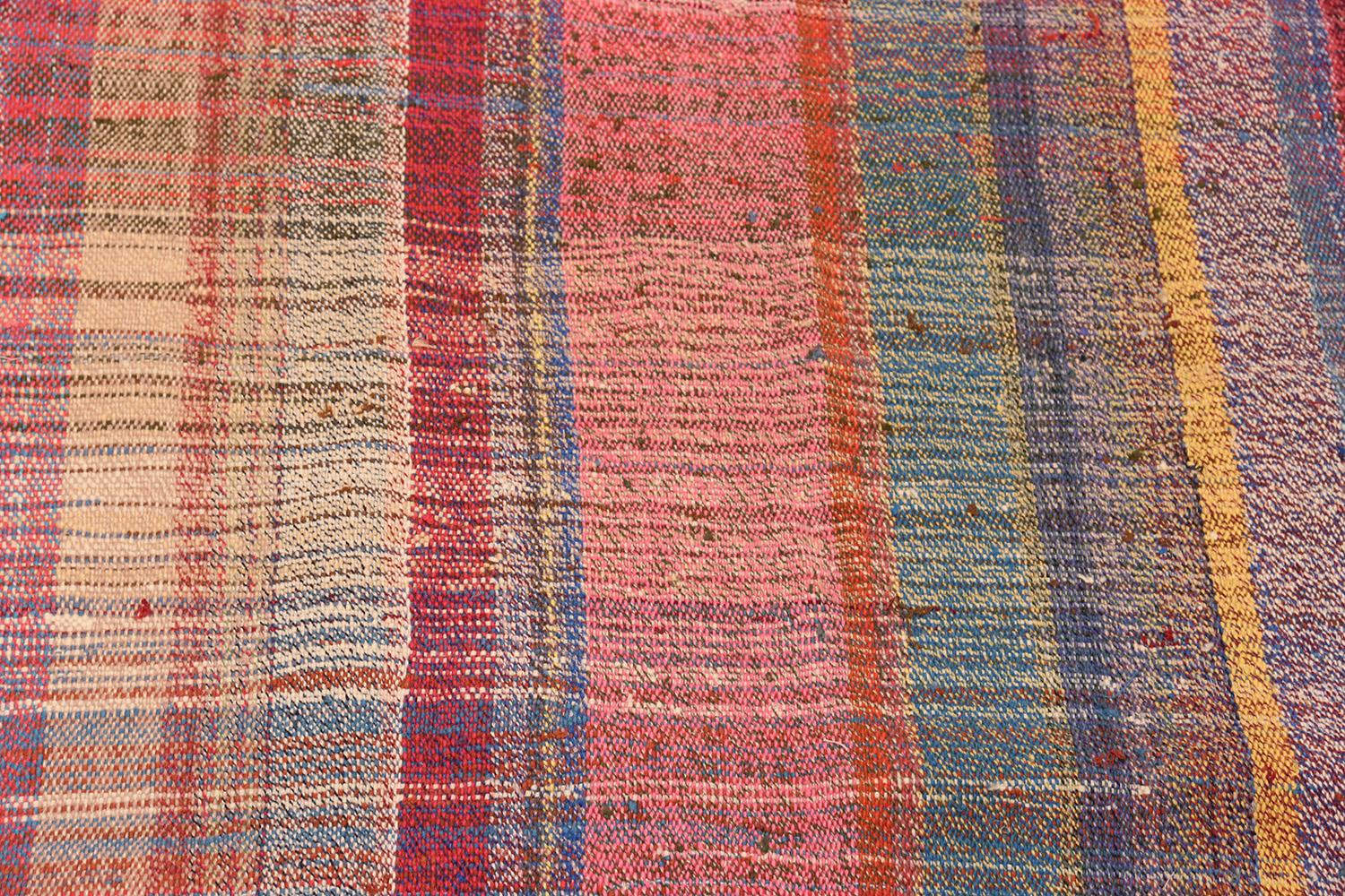 Schöner geometrischer Vintage Persian Kilim Rug. Herkunftsland: Vintage Persian / CIRCA Datum: Mitte des 20. Jahrhunderts - Größe: 8 ft 8 in x 11 ft 7 in (2,64 m x 3,53 m).