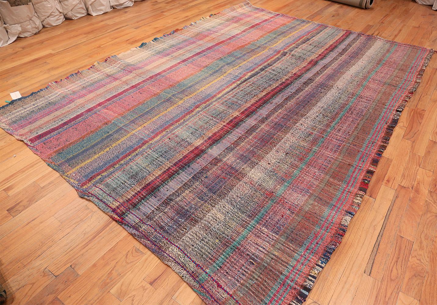 Persischer Kilim-Teppich im Vintage-Stil. Größe: 8 ft 8 in x 11 ft 7 in (20. Jahrhundert) im Angebot