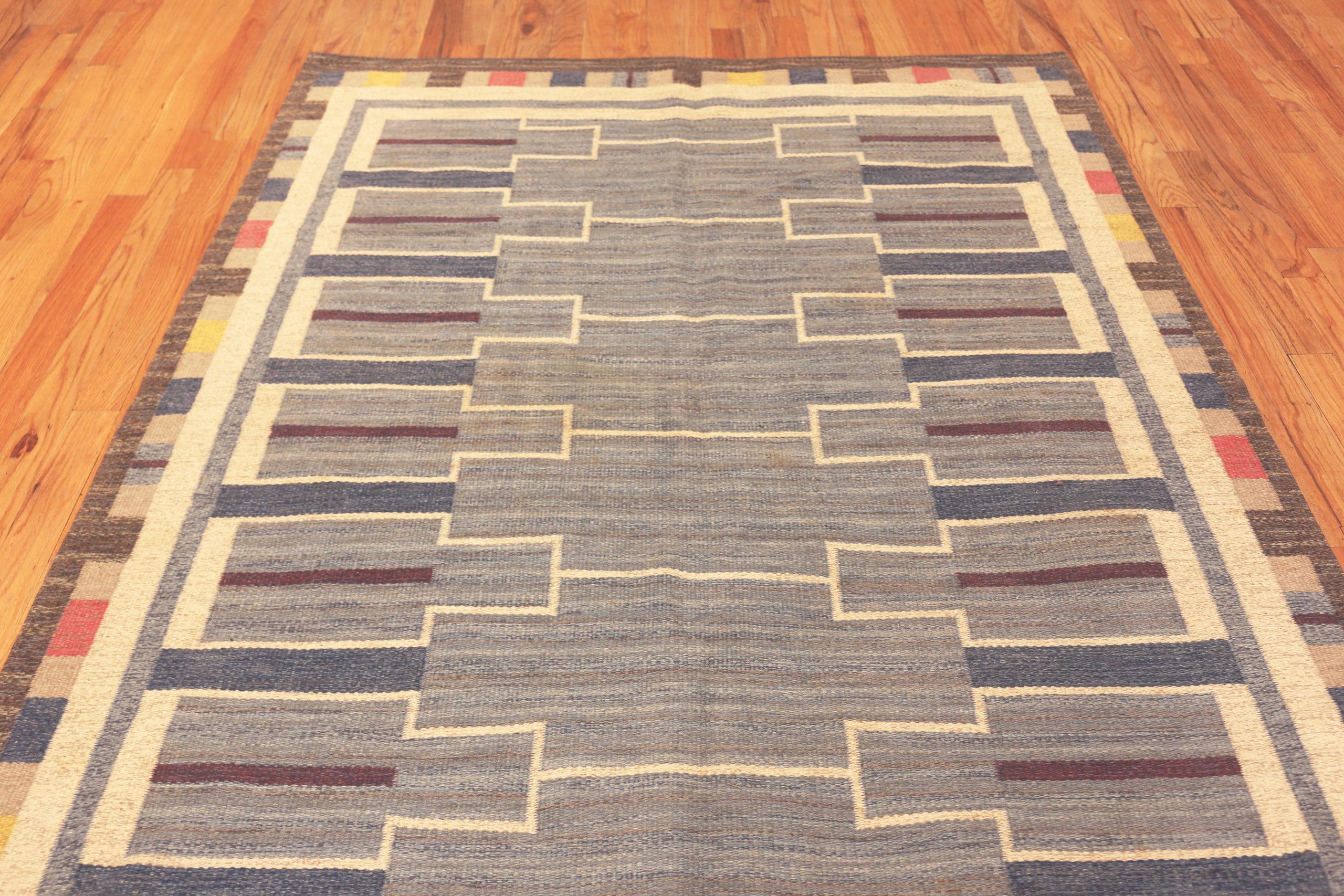 Geometric Vintage Scandinavian Swedish Kilim Rug. 6 ft 4 in x 9 ft 10 in In Good Condition In New York, NY