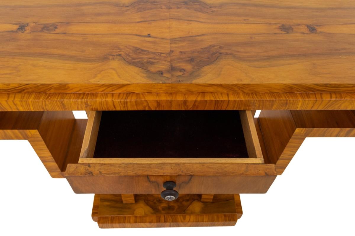 Milieu du XXe siècle Table console art déco géométrique en noyer, Pologne, milieu du XXe siècle. en vente