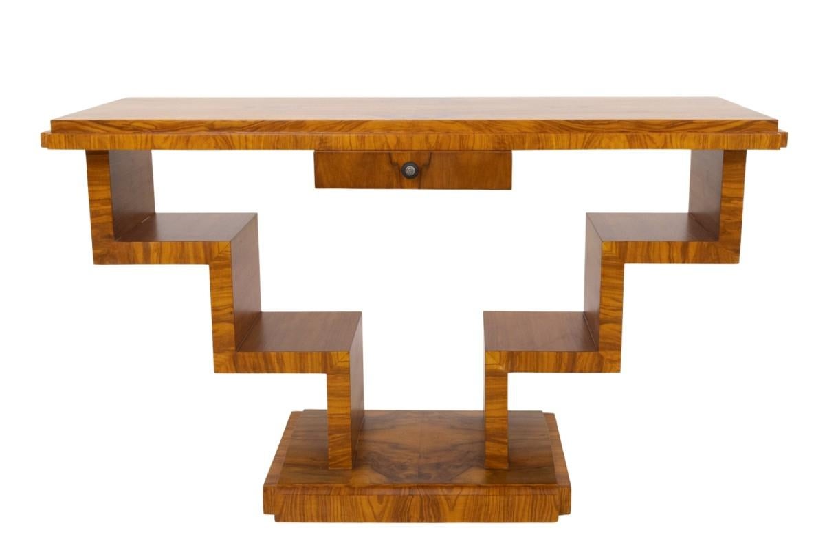 Noyer Table console art déco géométrique en noyer, Pologne, milieu du XXe siècle. en vente