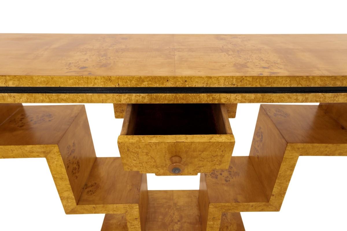 Noce Consolle geometrica in radica di noce in stile Art Déco. in vendita