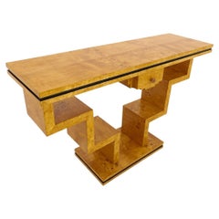 Consolle geometrica in radica di noce in stile Art Déco.