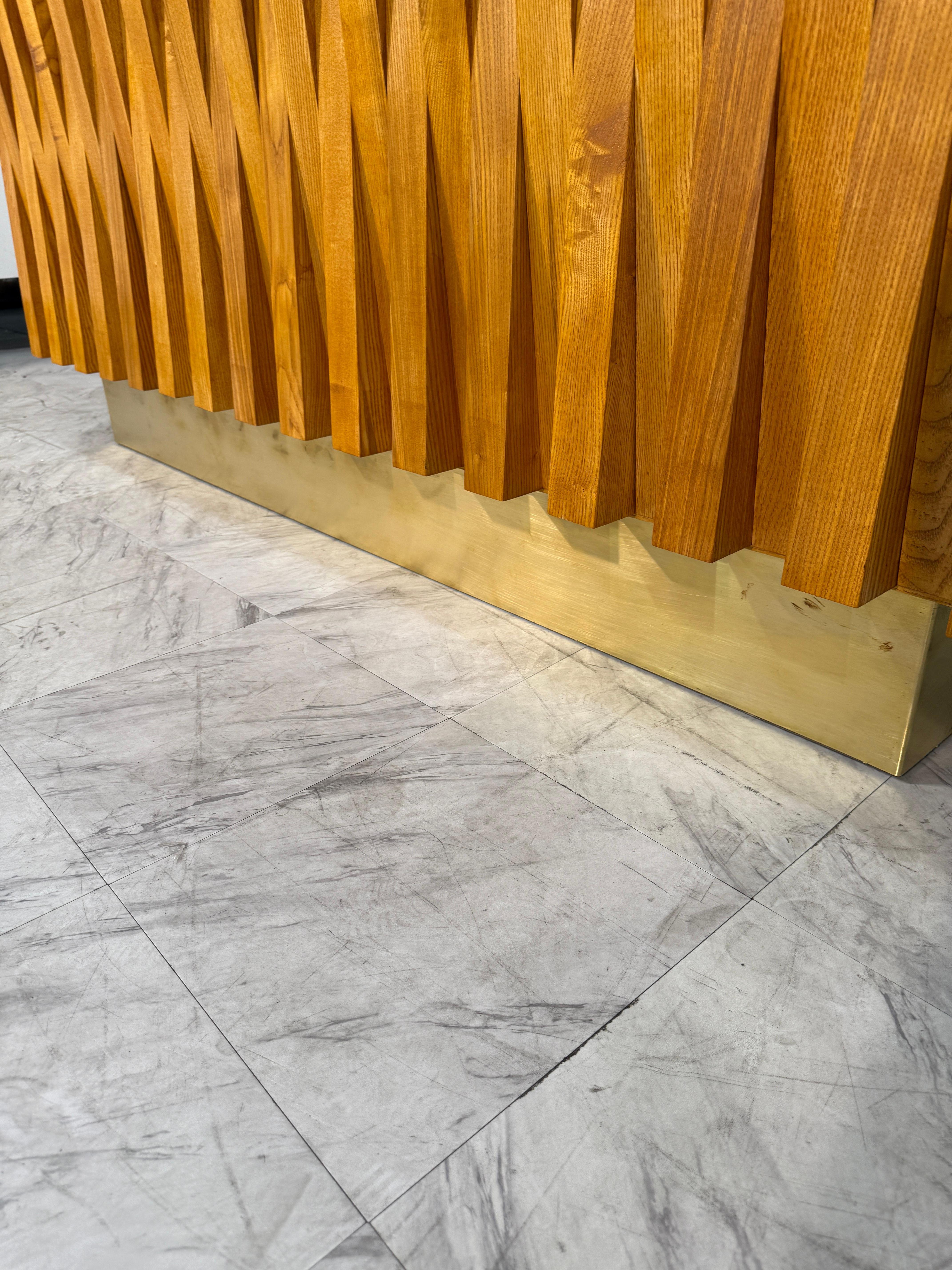 Geometric Wood Credenza with Brass Base en vente 6