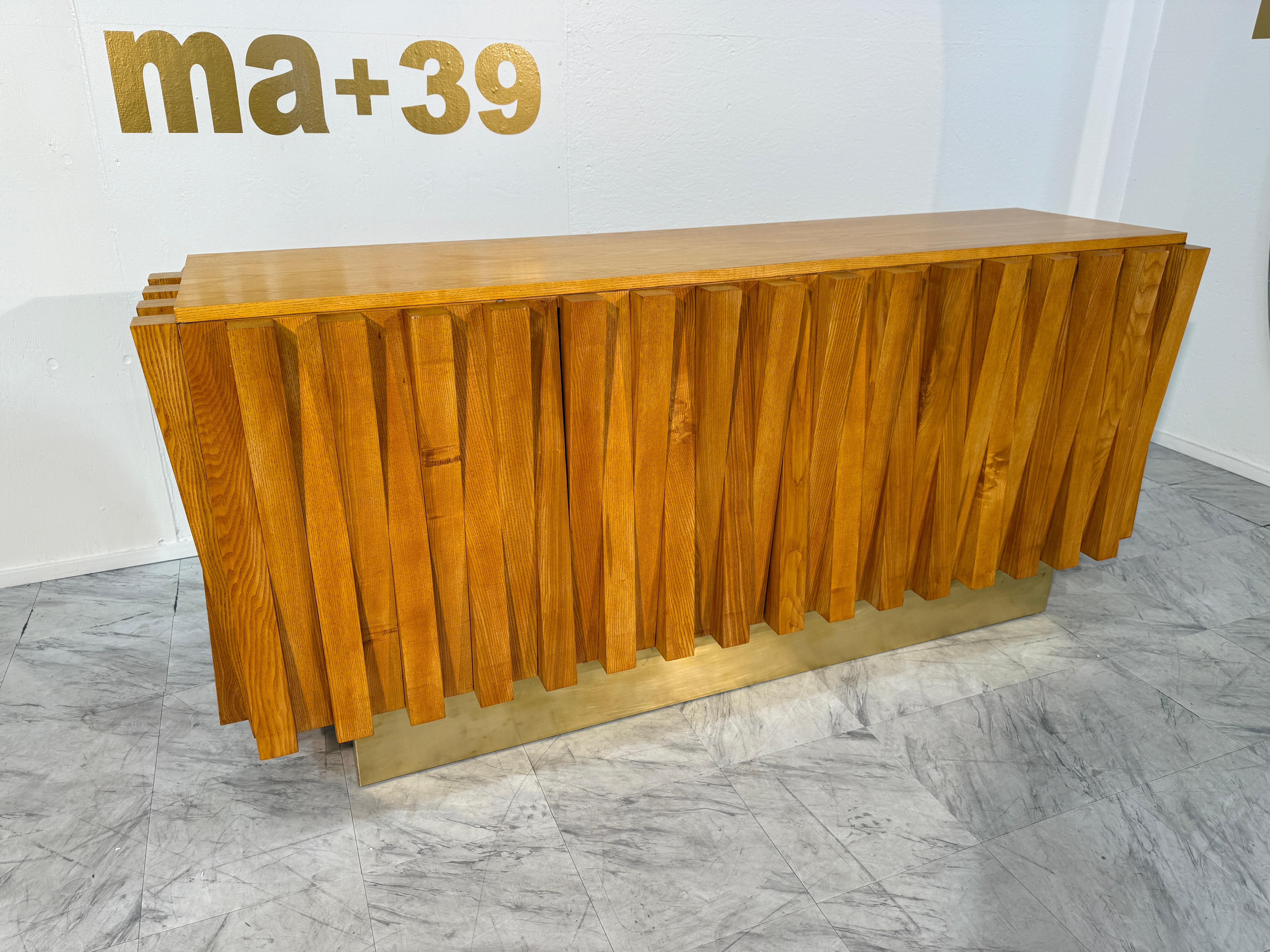 Brutalisme Geometric Wood Credenza with Brass Base en vente