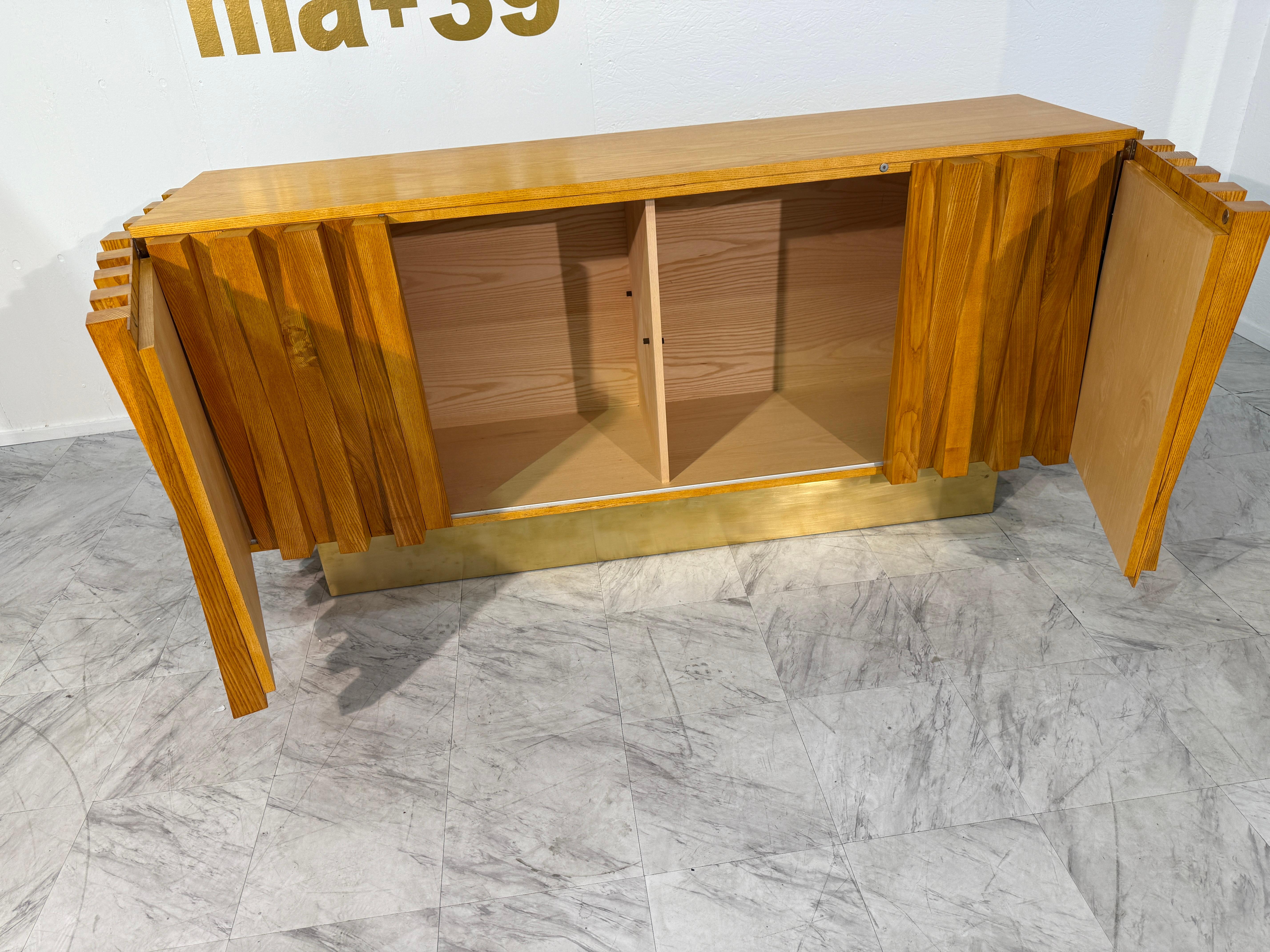 Geometric Wood Credenza with Brass Base Bon état - En vente à Los Angeles, CA