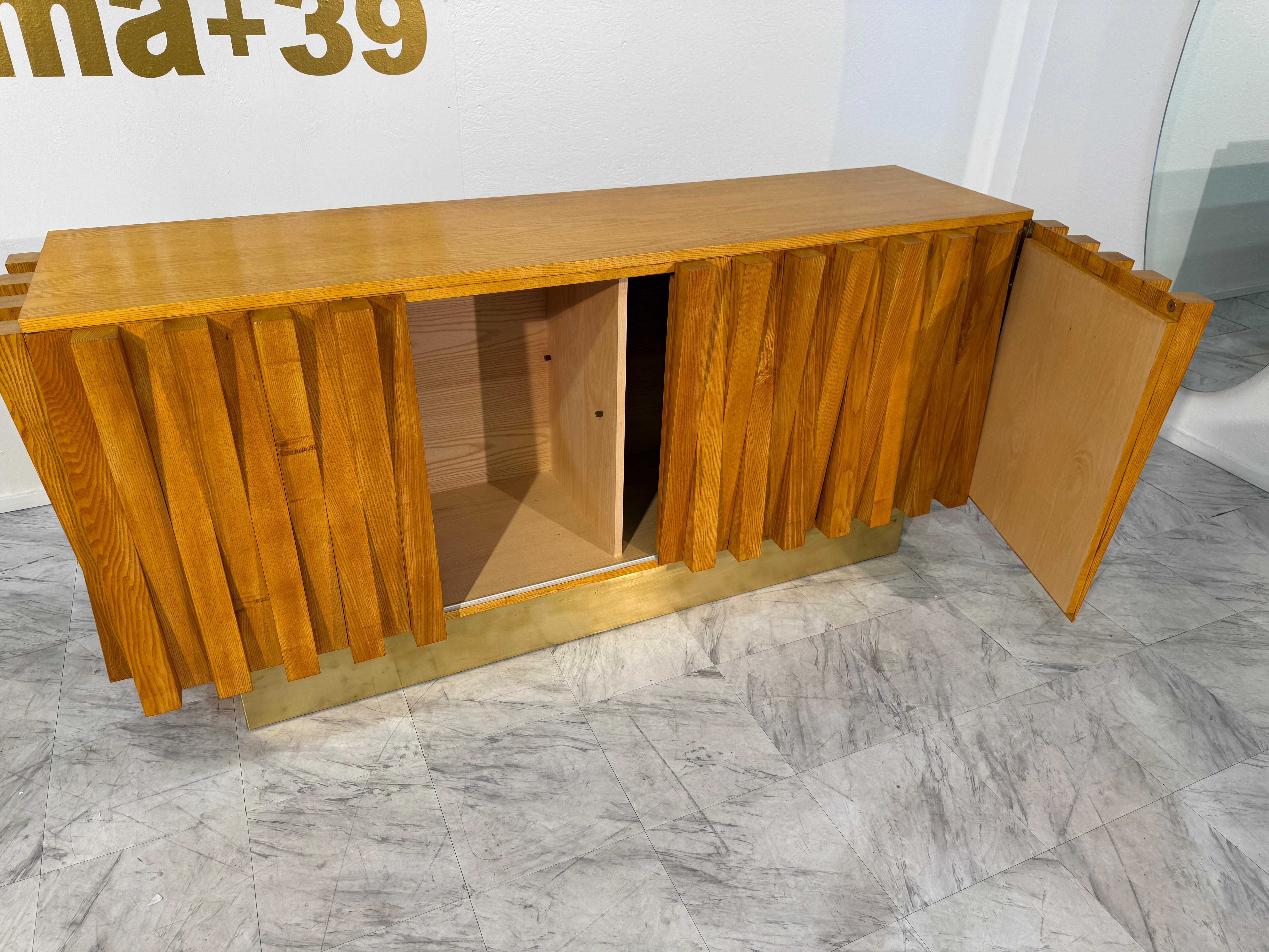 20ième siècle Geometric Wood Credenza with Brass Base en vente