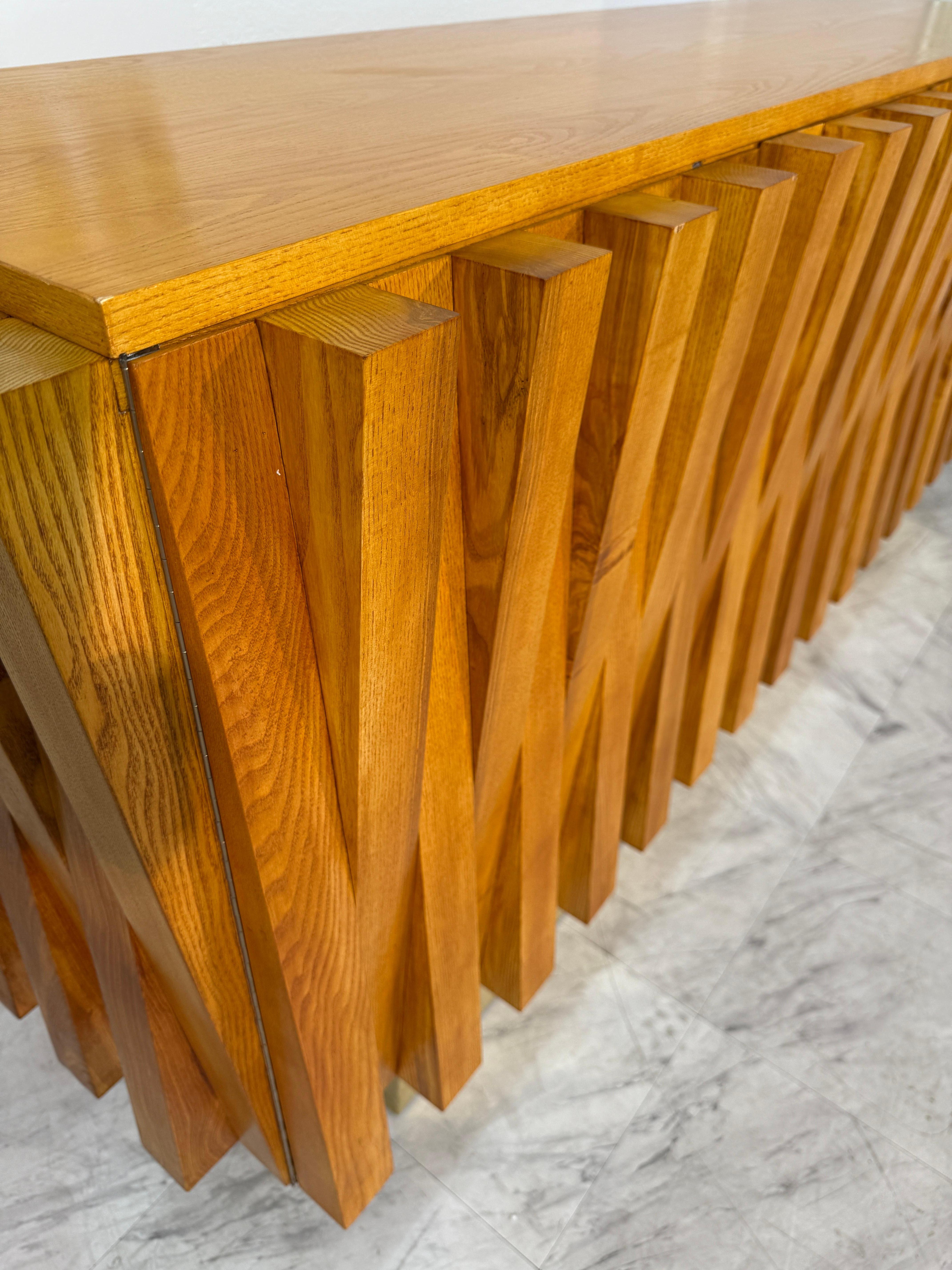 Laiton Geometric Wood Credenza with Brass Base en vente