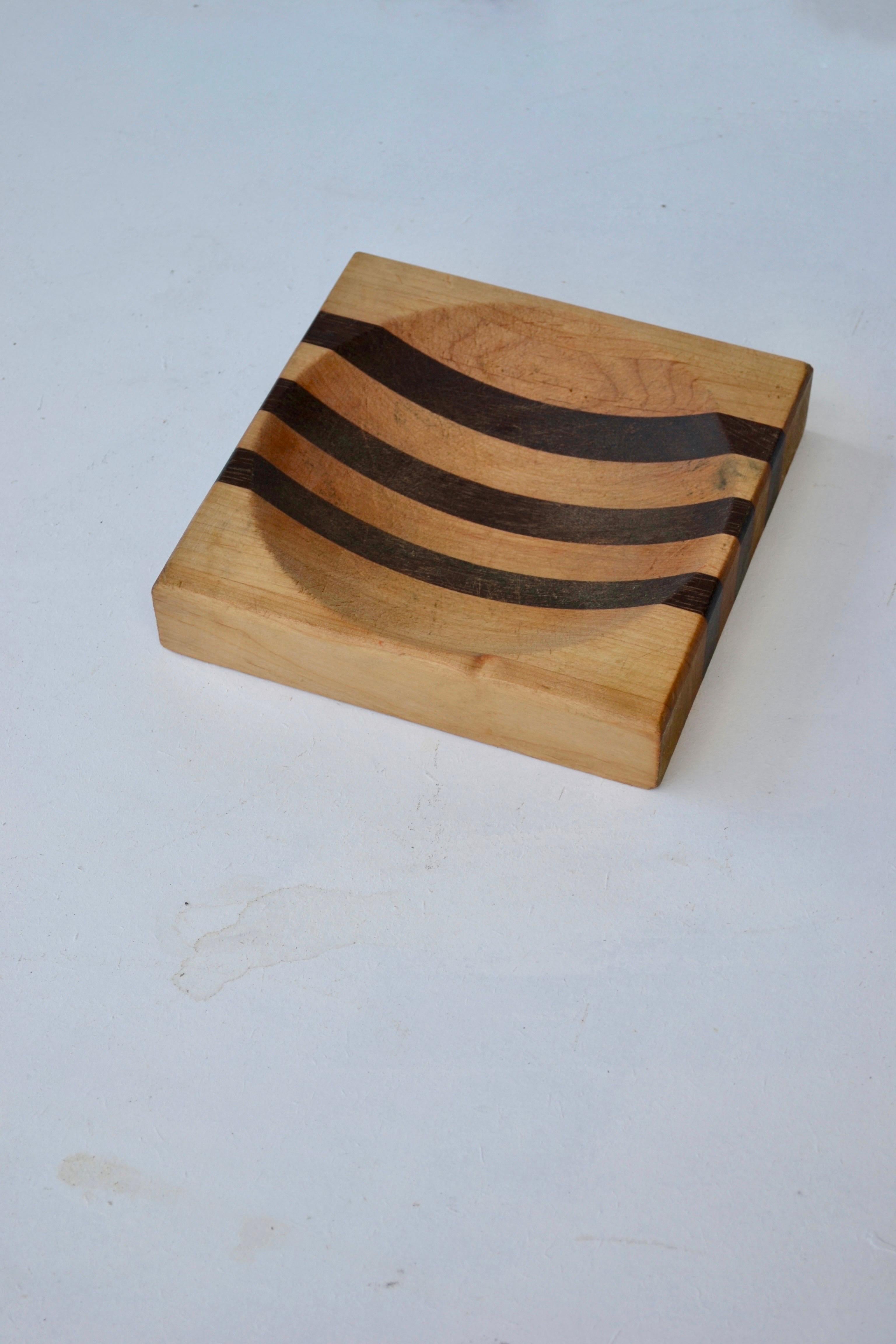 Catchall geometrico in legno - Francia - Anni '70 in vendita 2