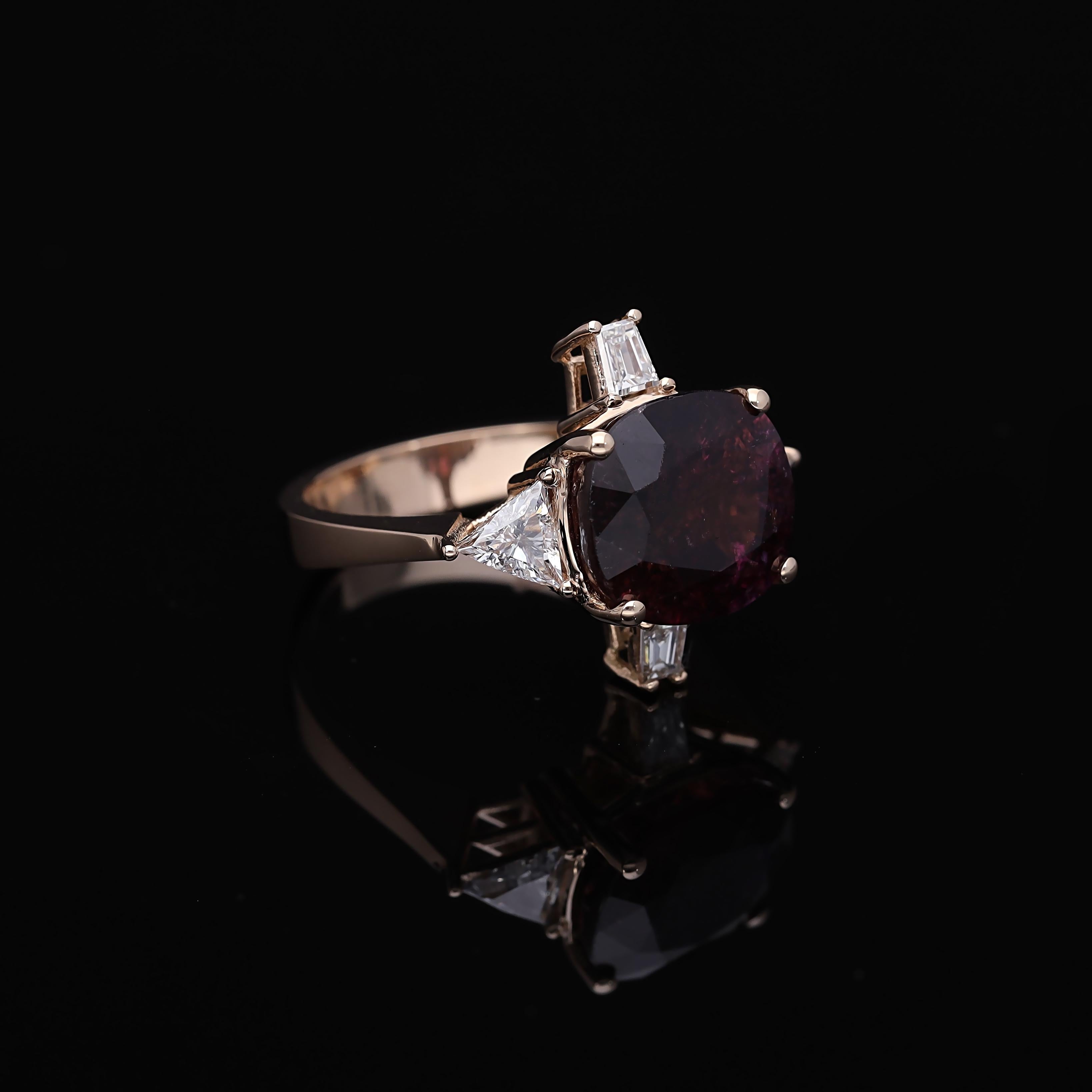 14k Gold Tourmaline and White Diamonds Solitaire Ring In New Condition For Sale In ISTANBUL, TR