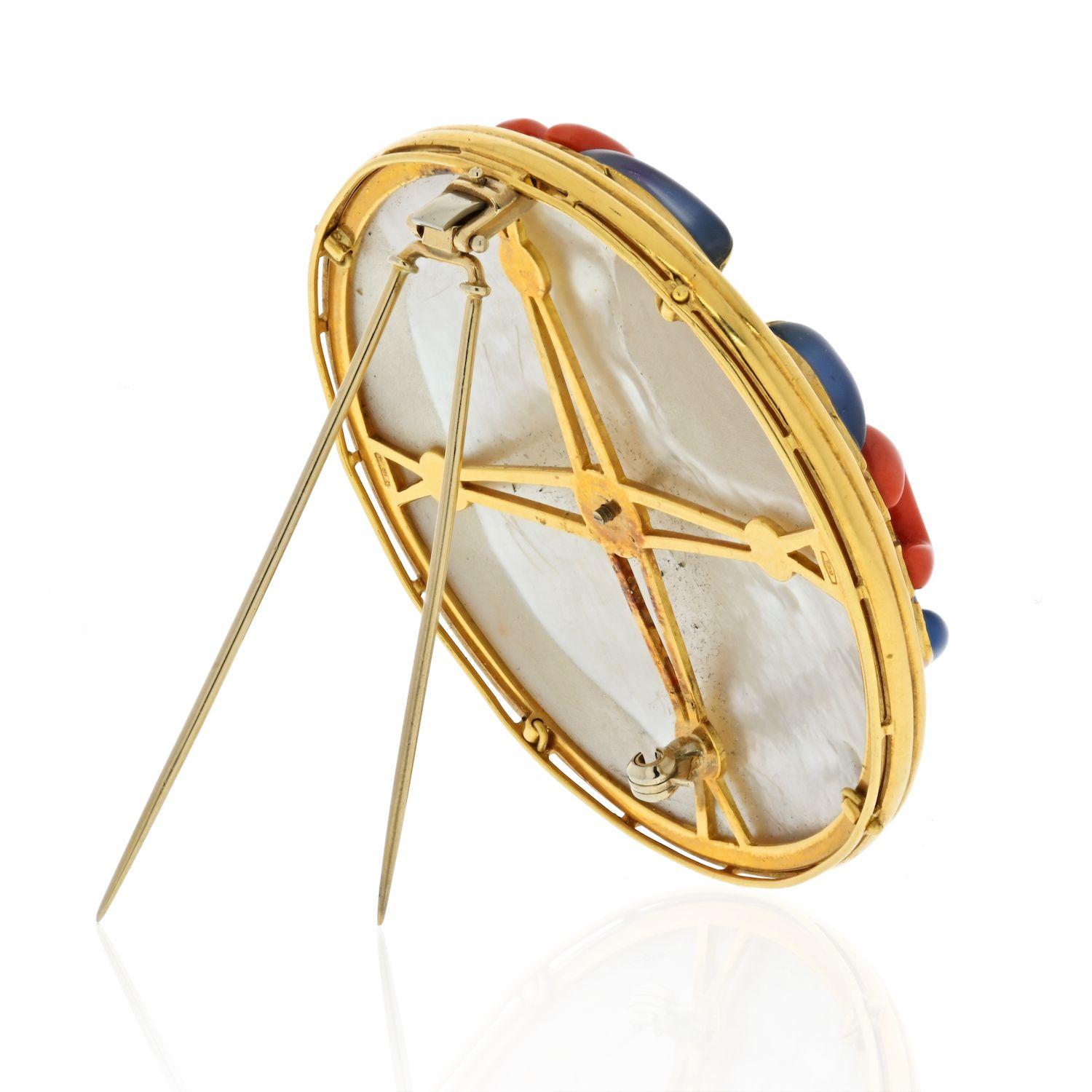 Women's Geometrical 18K Yellow Gold Mother of Pearl, Chalcedony and Coral Round Brooch For Sale