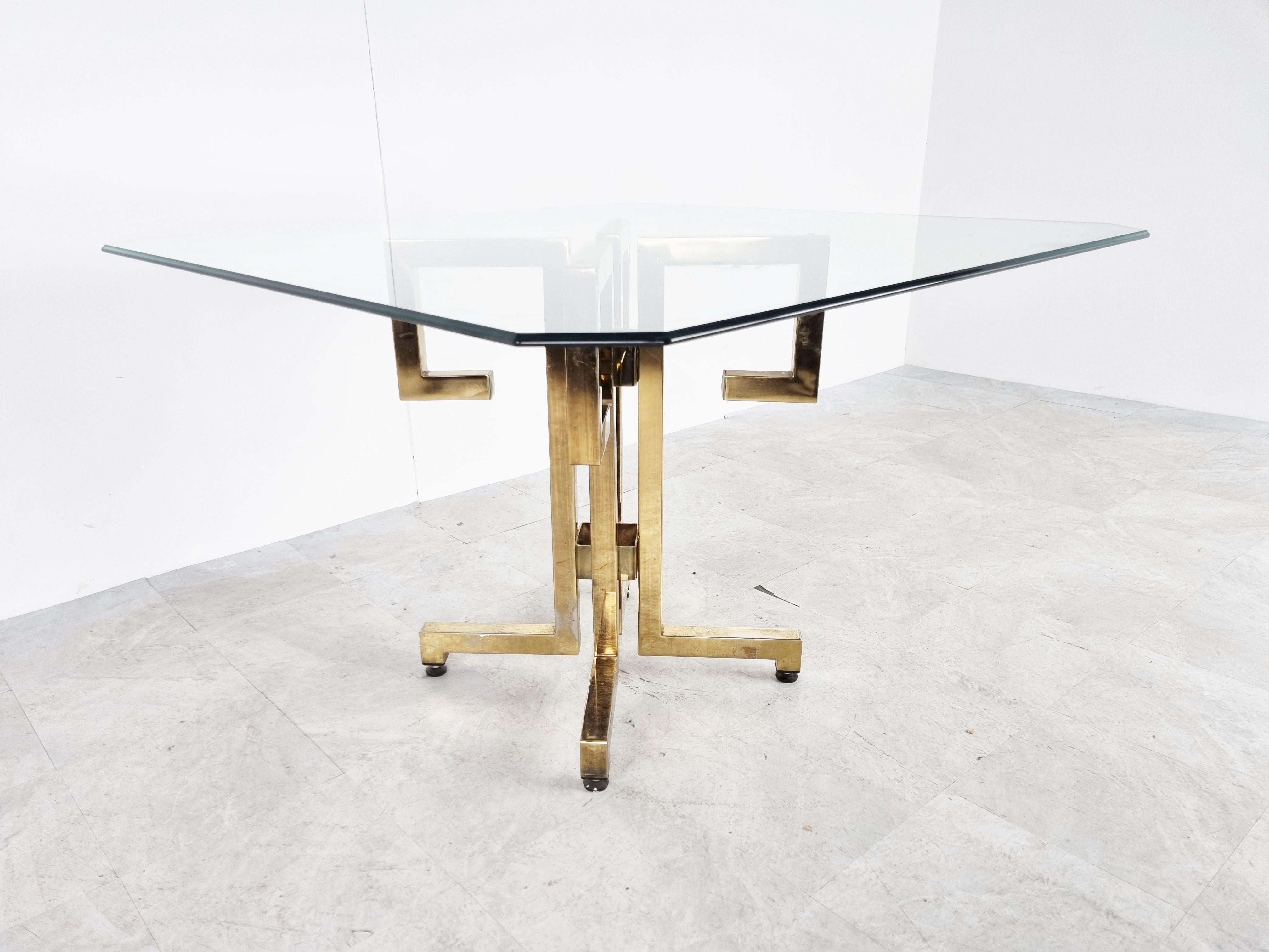 Table de salle à manger géométrique en laiton, 1970 Bon état - En vente à Leuven, Vlaams Gewest