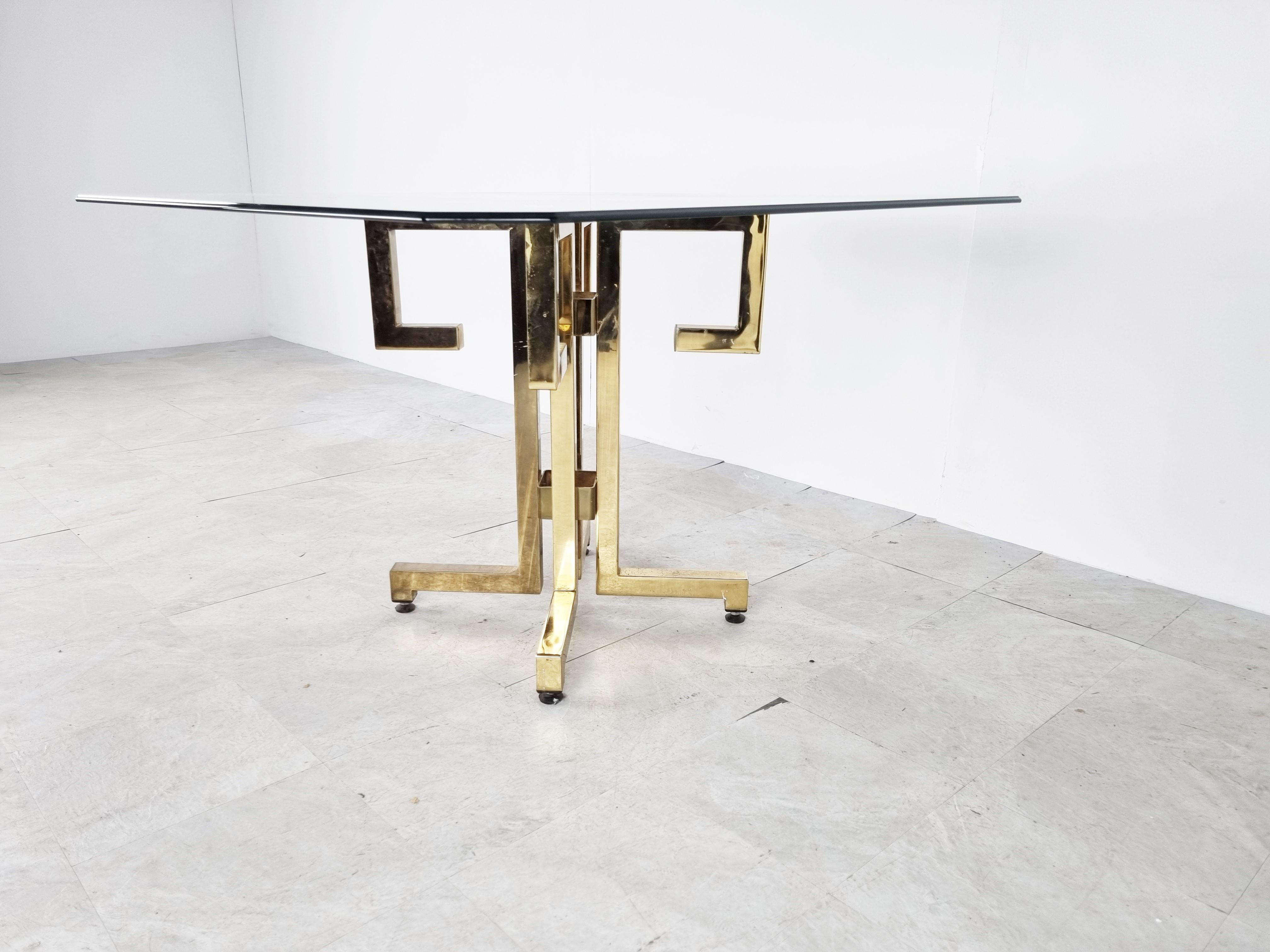 Laiton Table de salle à manger géométrique en laiton, 1970 en vente