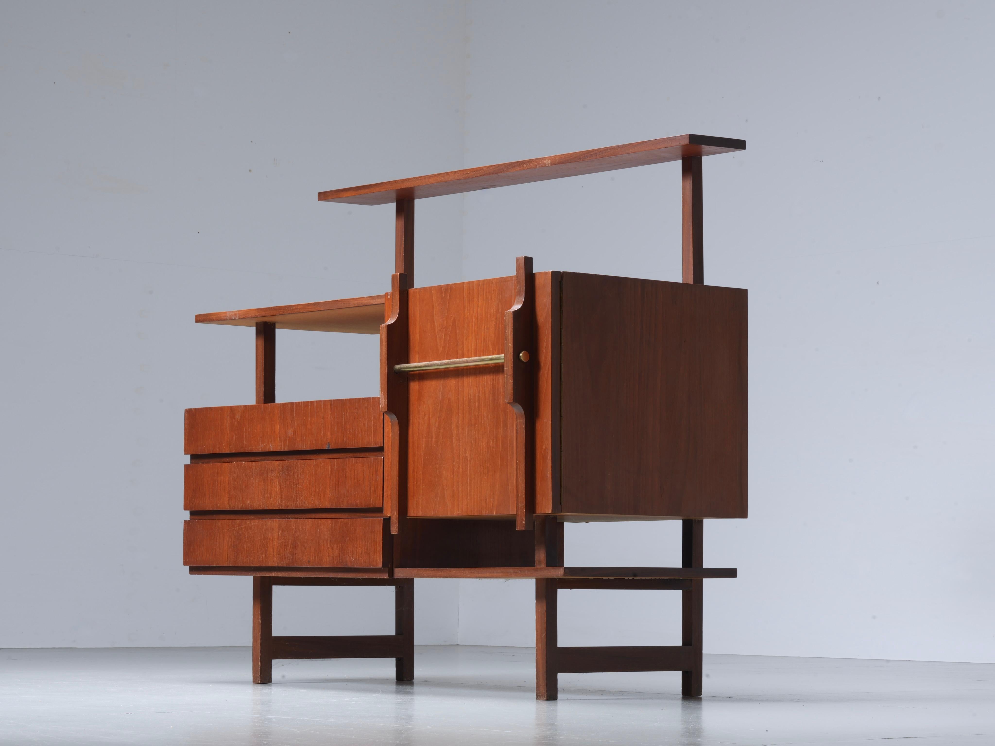 Geometrical Credenza in Wood and Brass, Italy 1960's

This unique credenza combines playful geometric shapes with a functional and airy design. Its layered structure gives the piece a transparent and spacious feel, while offering versatile uses. The
